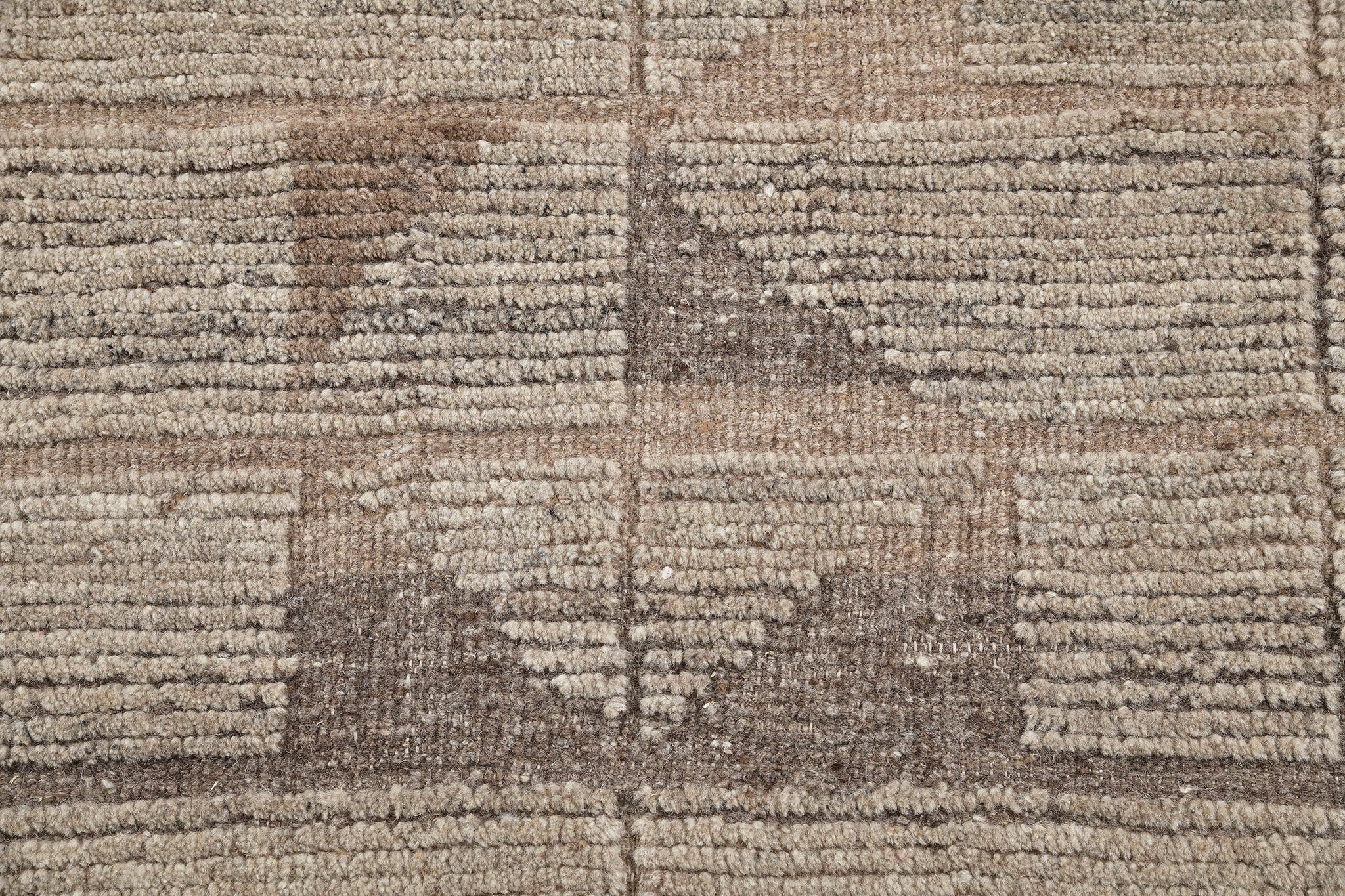 Bouchet' della collezione Estancia è caratterizzato da griglie rettangolari che corrono lungo tutta la superficie di questo tappeto mozzafiato. Realizzato nelle tonalità terrose del fulvo chiaro e del caffè, è caratterizzato da losanghe a forma di