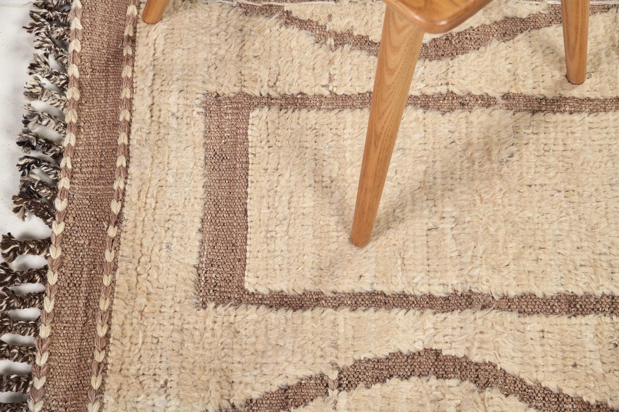 Cierzo ist eine Signatur-Kollektion von California. Handgewebter, luxuriöser Wollteppich mit zeitlosen Designelementen und neutralen Farbtönen. Haute Bohemian Collection: entworfen in Los Angeles, benannt nach den Winden, die die Jahreszeiten, die
