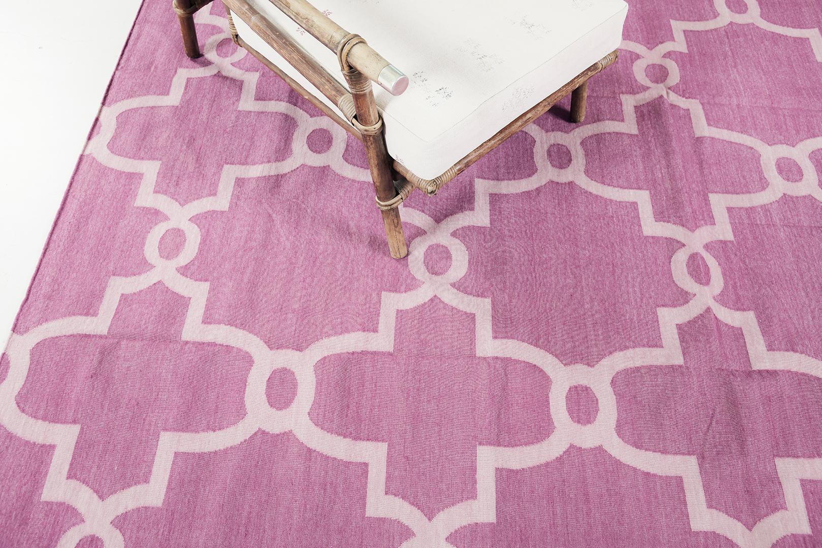Mehraban Contemporary Flat-Weave Rug Cielo Collection Hojas Fuchsine In New Condition For Sale In WEST HOLLYWOOD, CA