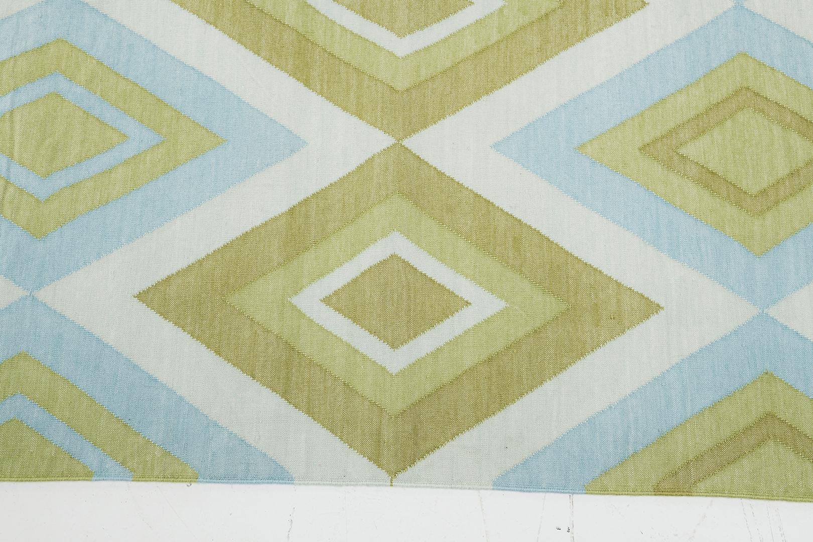 Permata’ in Cricket creates a bewildering illusion of stacked lozenges rendered in the pleasant colour combination of fern green and sky blue. Breathtaking and compelling, this rug will surely add character to one’s space. Mehraban's Cielo