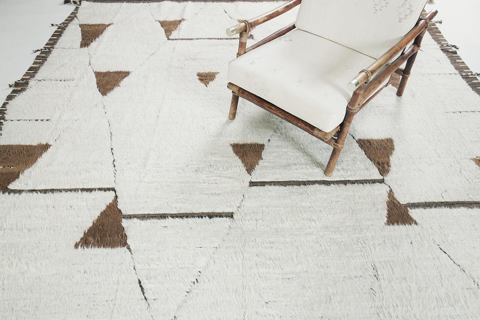 Darbu' is a tasteful handwoven wool piece in a perfect geometric design. The contrasting ivory and brown colors work cohesively to make for a great contemporary interpretation for the modern design world. Mehraban's Atlas collection is noted for