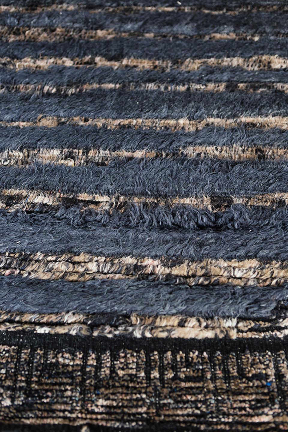 Numéro de tapis
28057
Taille
8' 1