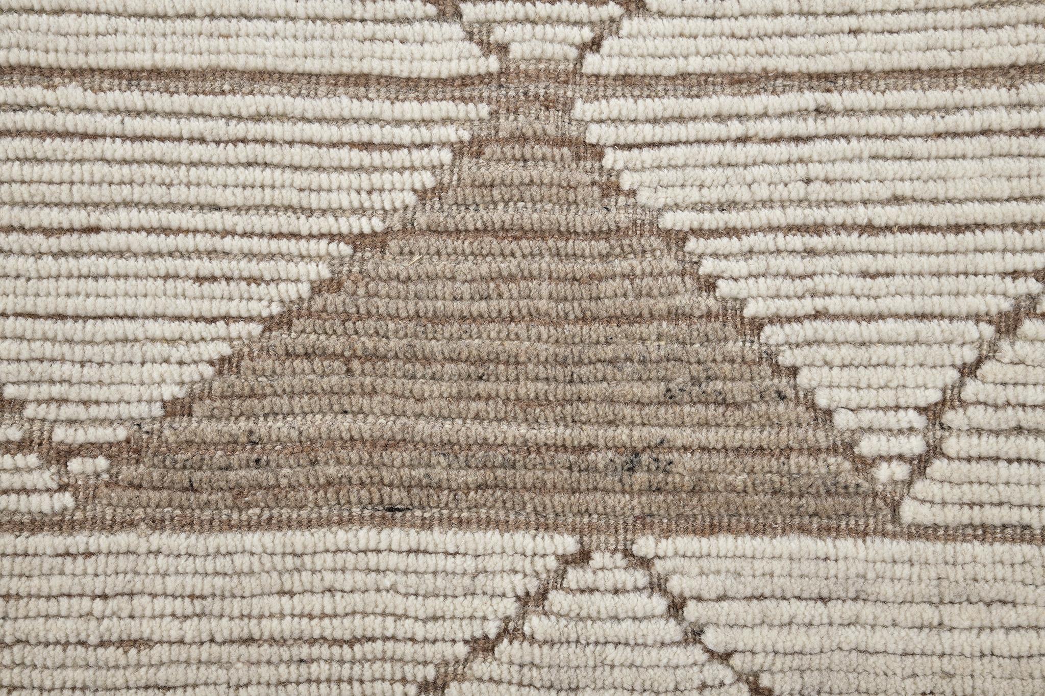 Drawing inspiration from an aesthetic minimalist festive vibe, this Pinotage’ rug from Estancia Collection is a piece that is perfect for your dream interiors. This amazing rug features the geometric triangular shapes forming together in the