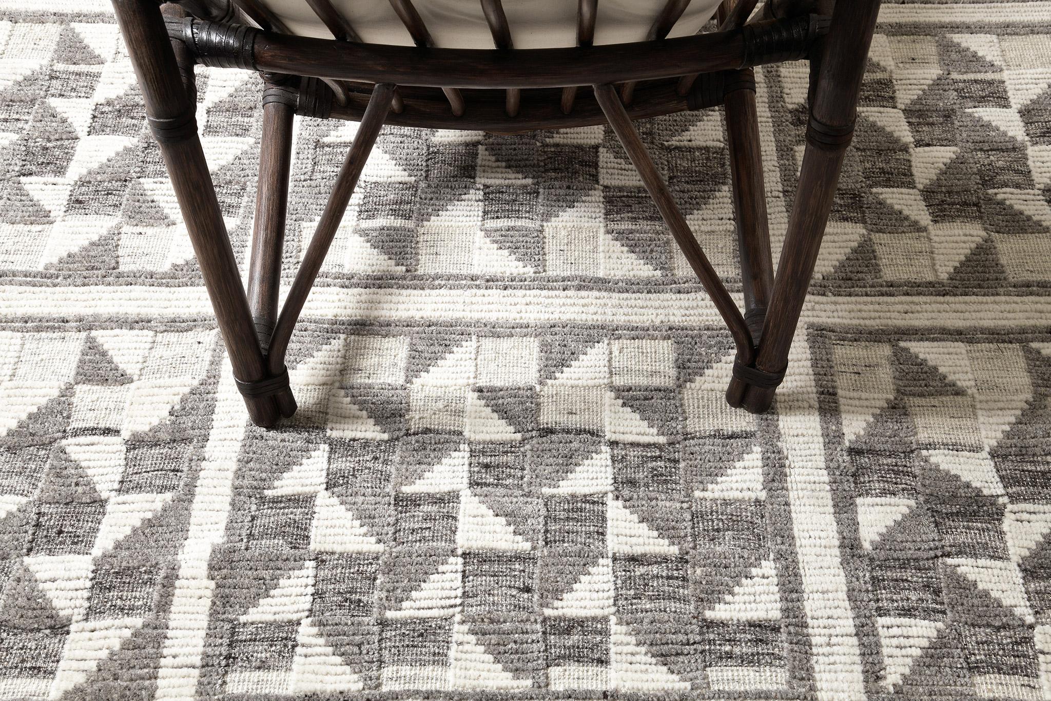 Revealing the panel design geometric motifs, Franc’ in Estancia Collection boasts its character and style. This captivating rug features stunning earthy toned shades in gray and ivory. This rug creates an impressive pattern perfect to be placed on