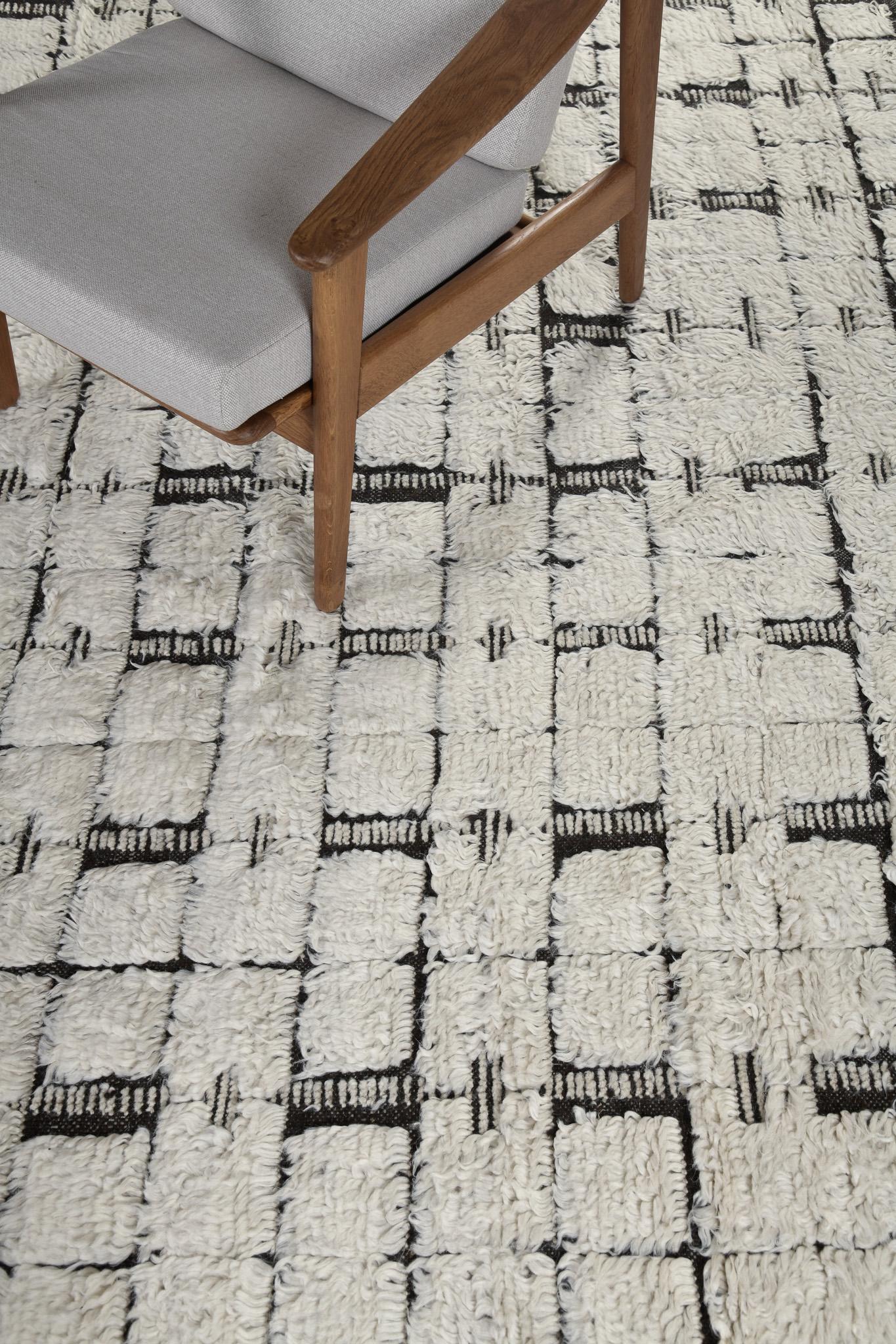 Ibis is one of the finest and stunning detailed pile weave from our Sandpiper collections. The contemporary design in neutral color scheme allows the designer to create a fabulous interior that leaves your guests gazing in awe of this noteworthy