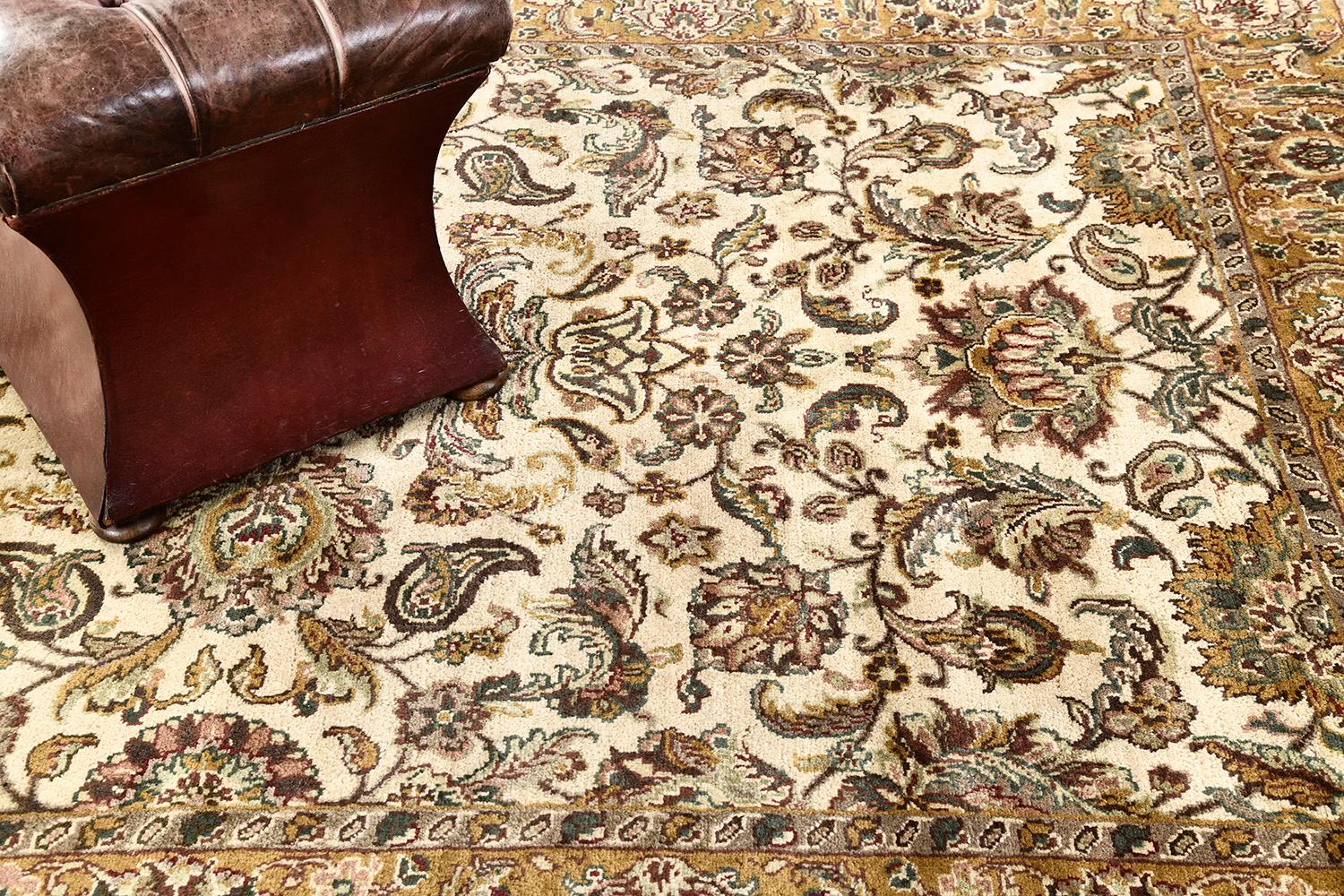 A gloriously dramatic Indo Jaipur Agra rug features an elegant pattern that is meticulously woven with a gold tone. Known for their unique palette of color and pattern, neutral schemes are flaunted. This masterwork of art gives a traditional