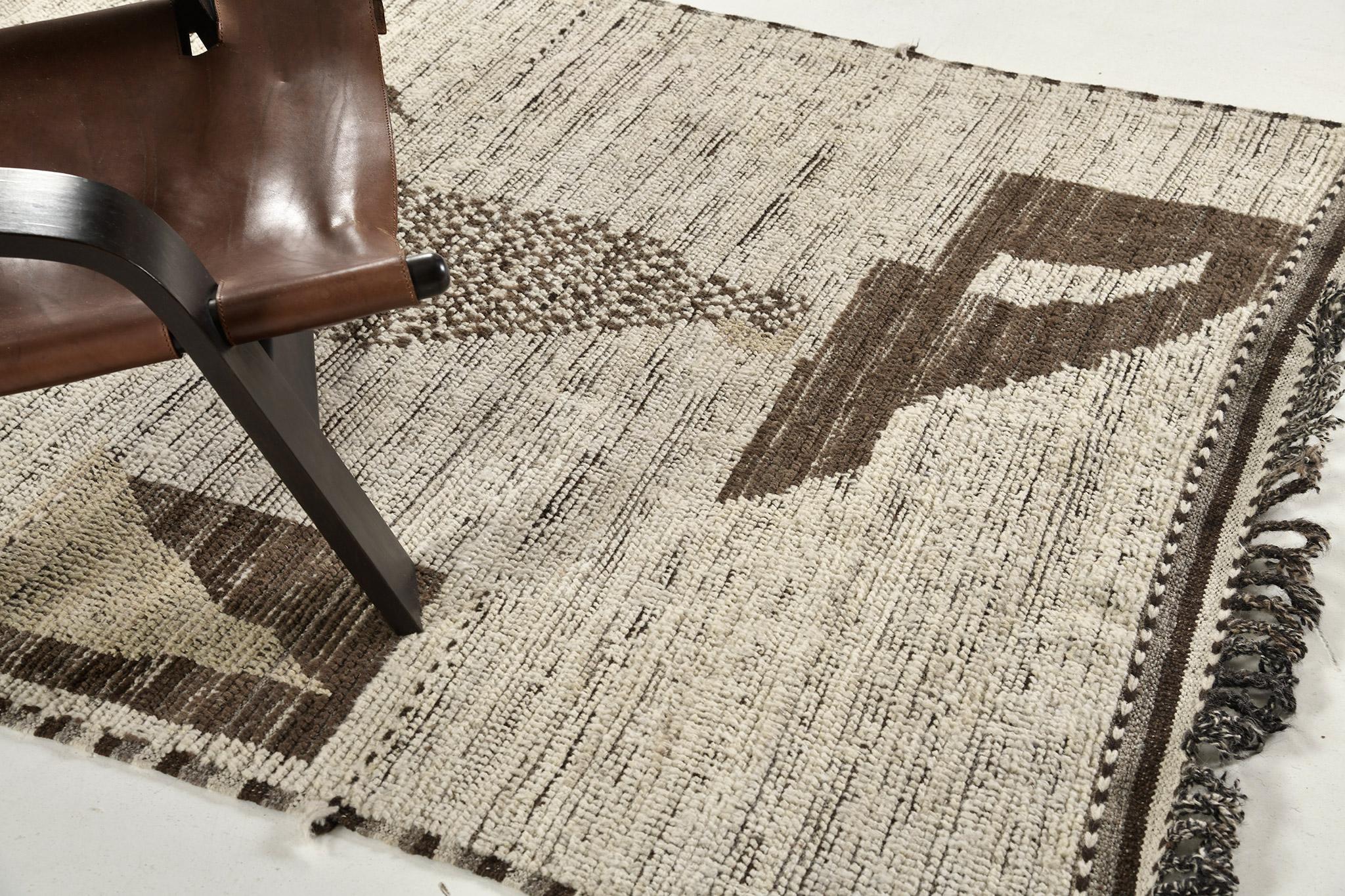 Kaouki' is made of luxurious wool and is made of timeless design elements. Its weaving of natural earth tones with vibrant colors and unique design patterns and shapes is what makes the Atlas Collection so unique and sought after. Mehraban's Atlas