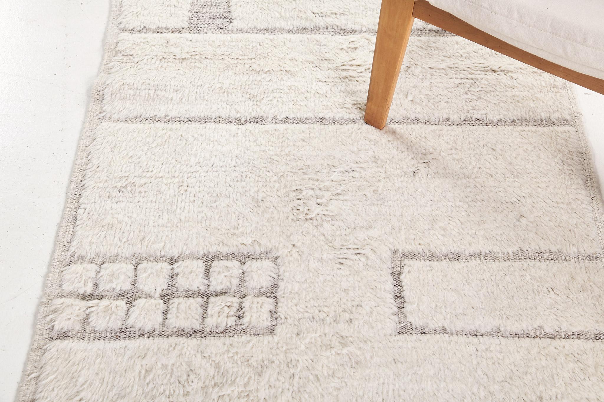 Katabatic ist eine unserer atemberaubenden Wolle in unserer Haute Bohemian Collection, die Sie sicherlich in Ehrfurcht versetzen wird, wenn Sie Ihre Augen auf dieses Stück legen. Das schlichte, aber interessante Design wird durch Quasten ergänzt.