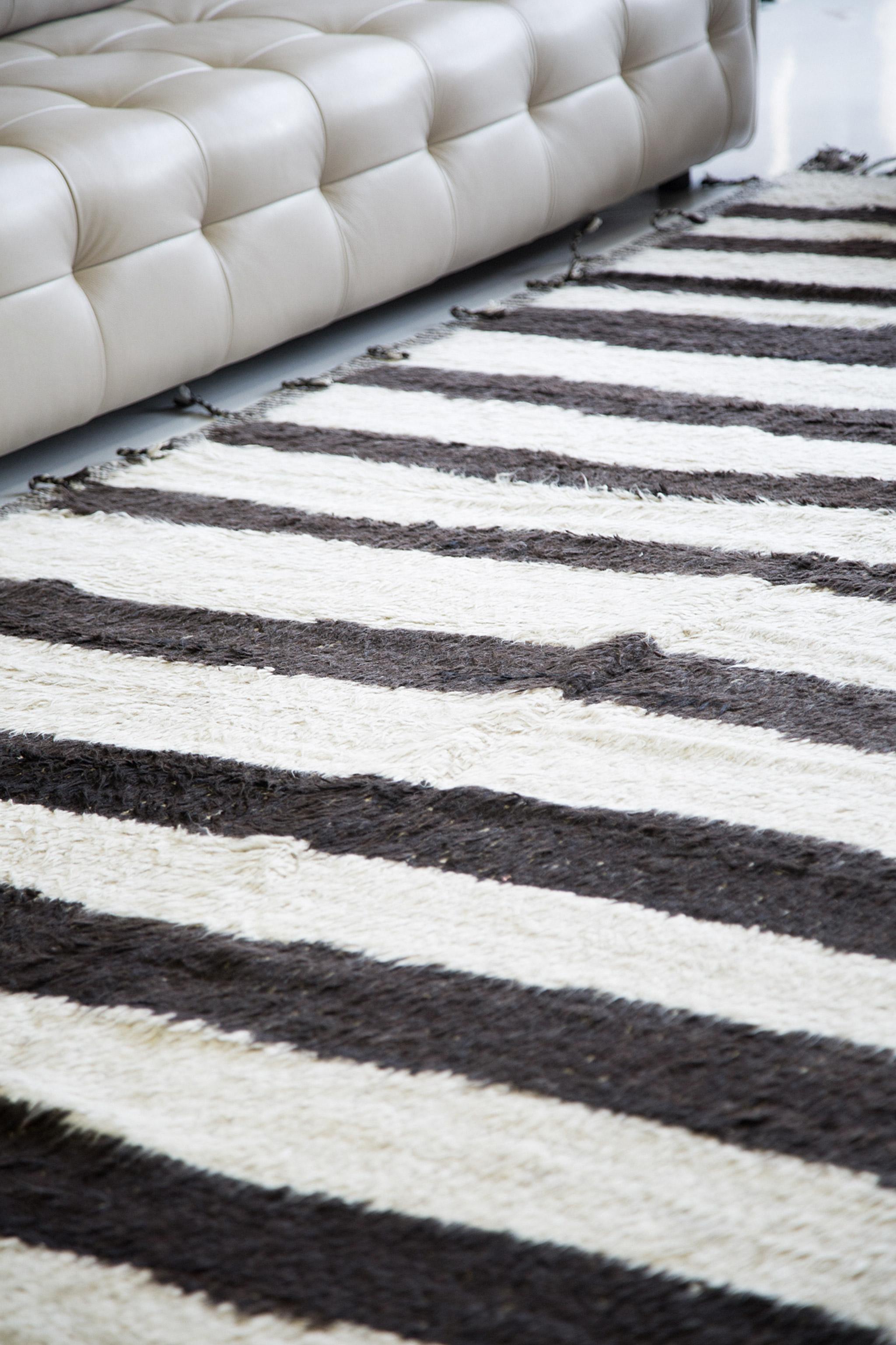 Rug Number
27449
Size
11' 2