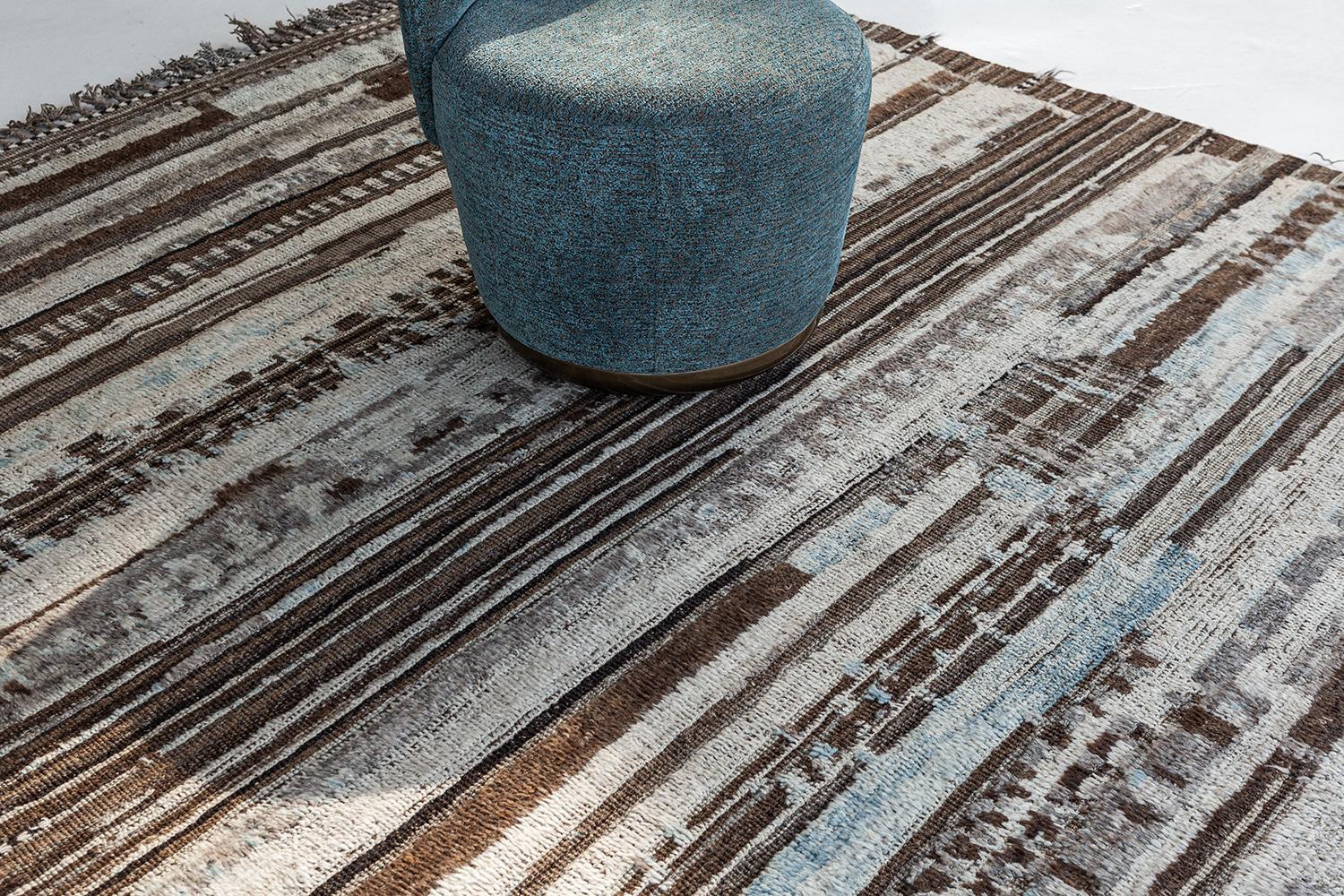 <pMalaren' is a luxurious wool rug with timeless embossed detailing. In addition to its perfect natural flat weave, Malaren has earthy tone shags that brings a lustrous texture and contemporary feel to one's space. With its plush pile, functional