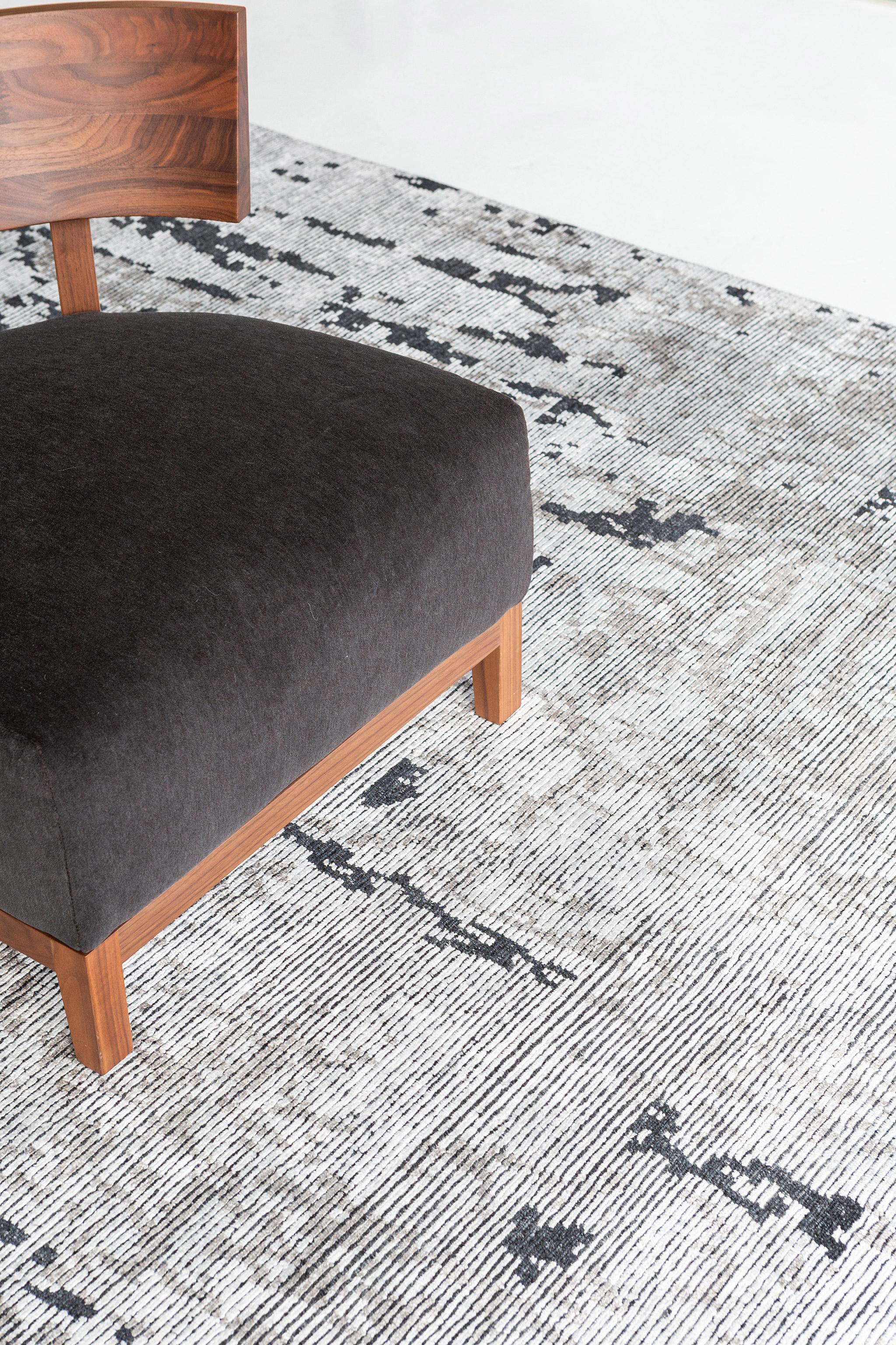 This eccentric Modern Design Bamboo Silk Ribbed rug conjures up the spirit of Bohemia, with its black and gray dominant colors. It is just as trendy and refined at the same time, perfect for any connoisseur of a fine lifestyle.

Rug