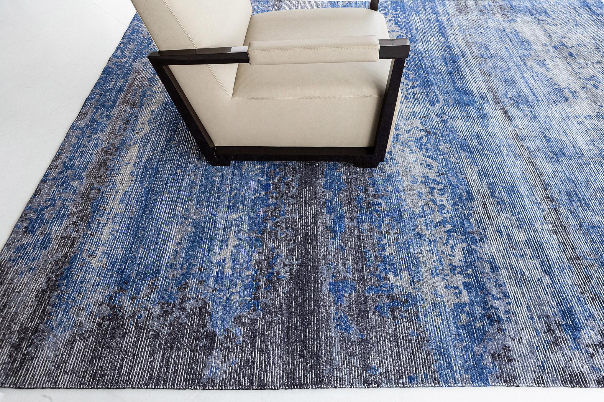 This eccentric Modern Design Bamboo Silk Ribbed rug conjures up the spirit of Bohemia, with its blue and gray dominant colors. It is just as trendy and refined at the same time, perfect for any connoisseur of a fine lifestyle.

Rug