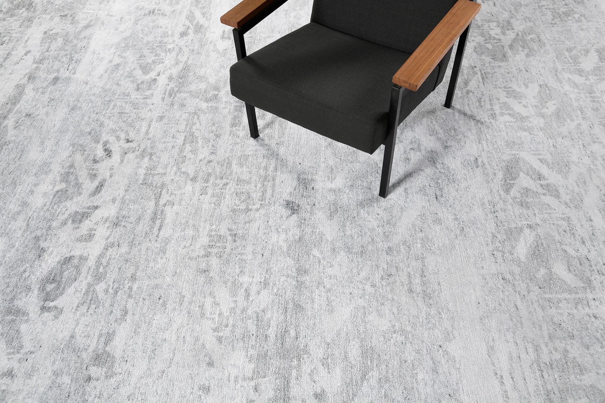 Mehraban Rugs, Tappeto in seta di bambù dal design moderno A1896 in vendita 10