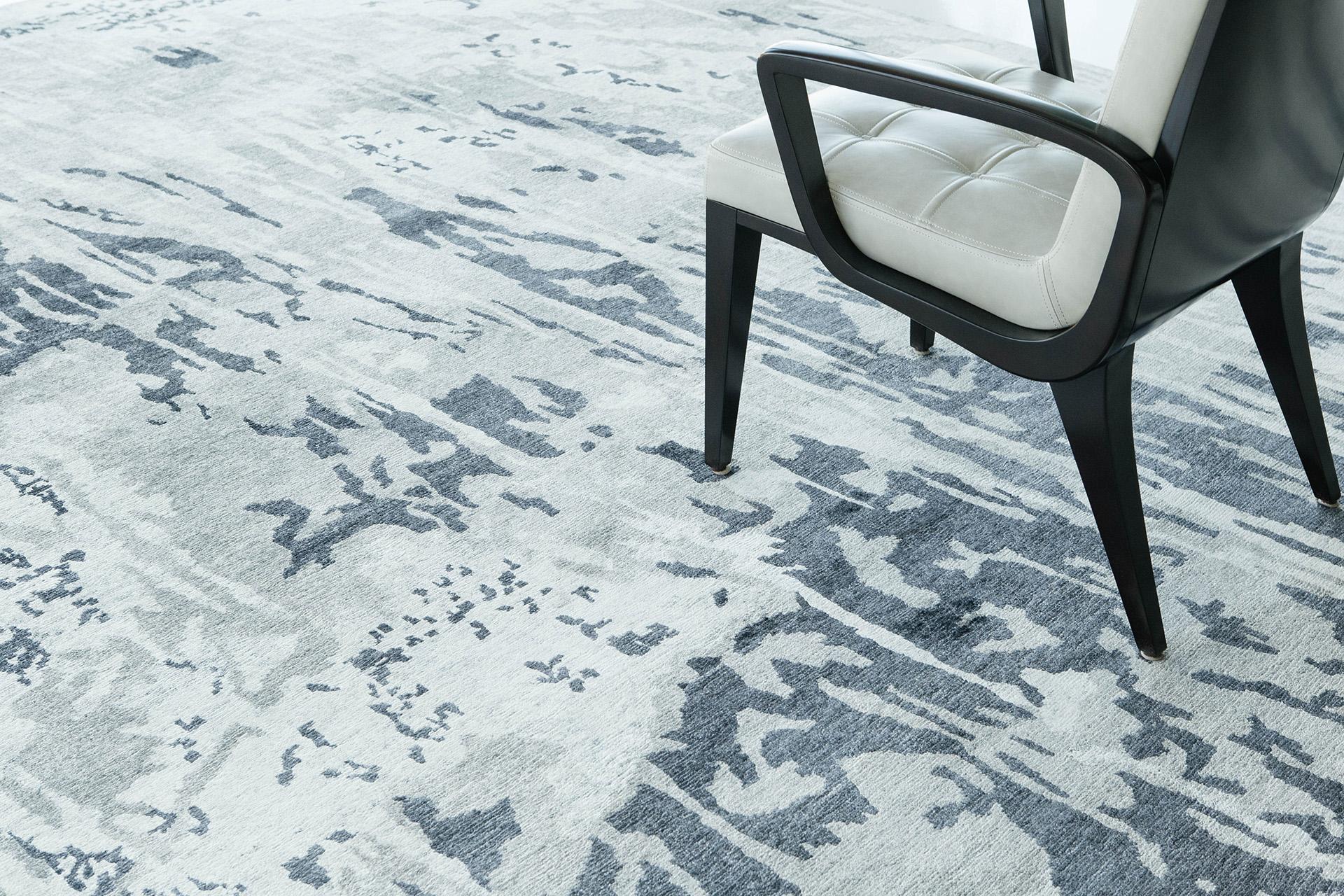 Mehraban Rugs, Tappeto in seta di bambù dal design moderno A1898 In condizioni Nuovo in vendita a WEST HOLLYWOOD, CA