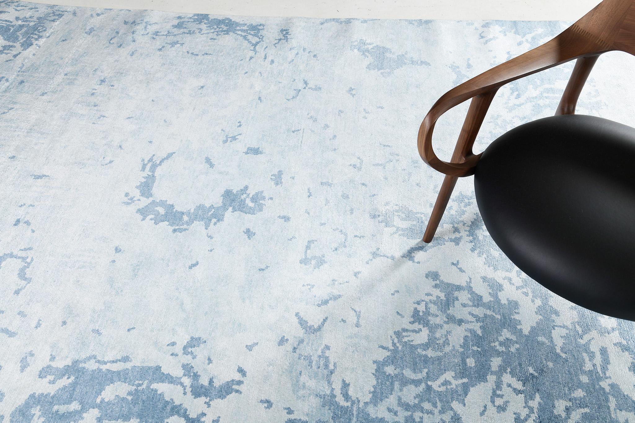 Mehraban Rugs, Tappeto in seta di bambù dal design moderno A1900 In condizioni Nuovo in vendita a WEST HOLLYWOOD, CA