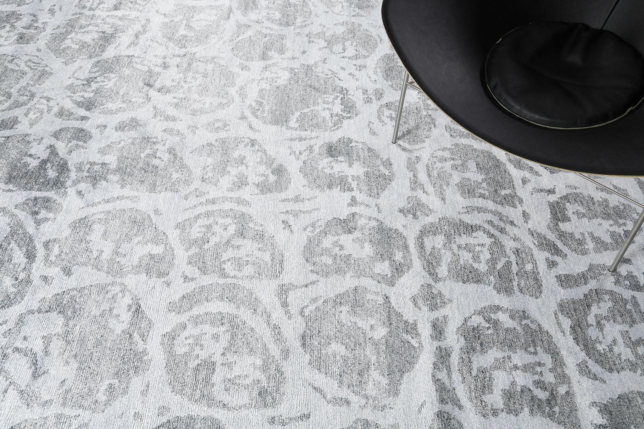 Mehraban Rugs, Tappeto in seta di bambù dal design moderno A1909 in vendita 11