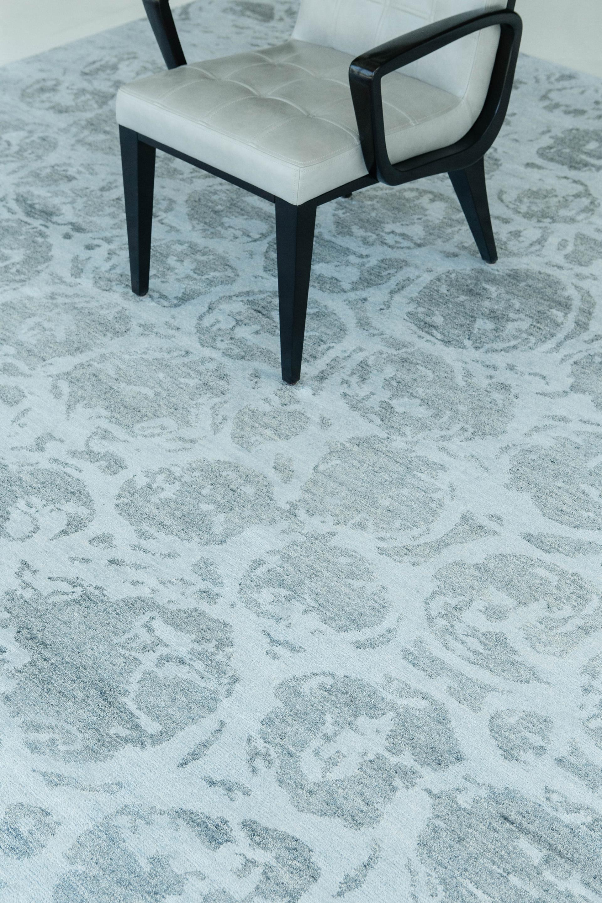 Indiano Mehraban Rugs, Tappeto in seta di bambù dal design moderno A1909 in vendita