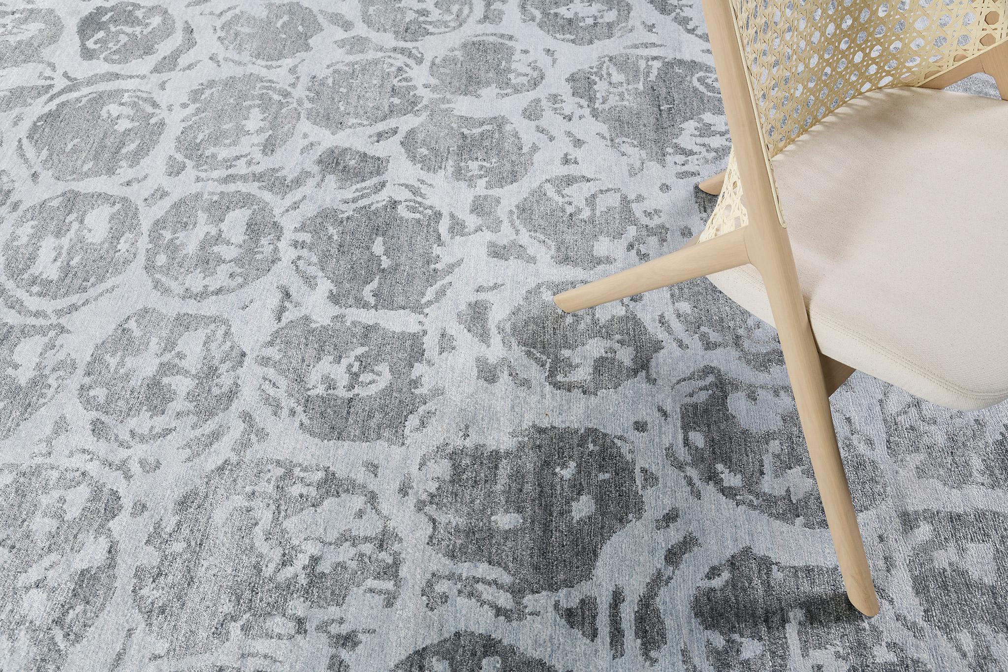 Annodato a mano Mehraban Rugs, Tappeto in seta di bambù dal design moderno A1909 in vendita