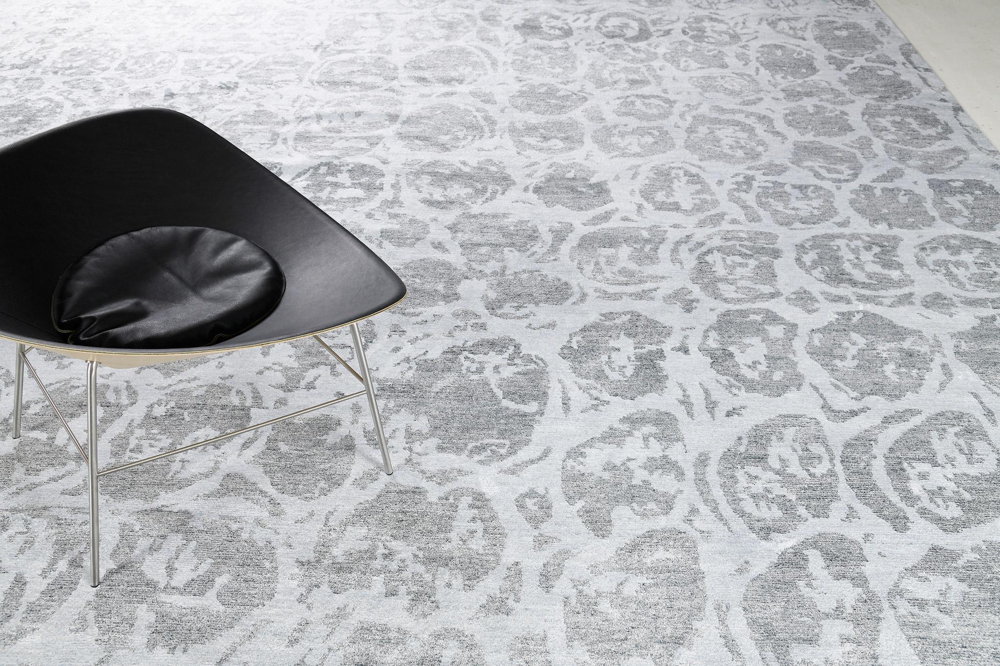 Annodato a mano Mehraban Rugs, Tappeto in seta di bambù dal design moderno A1909 in vendita