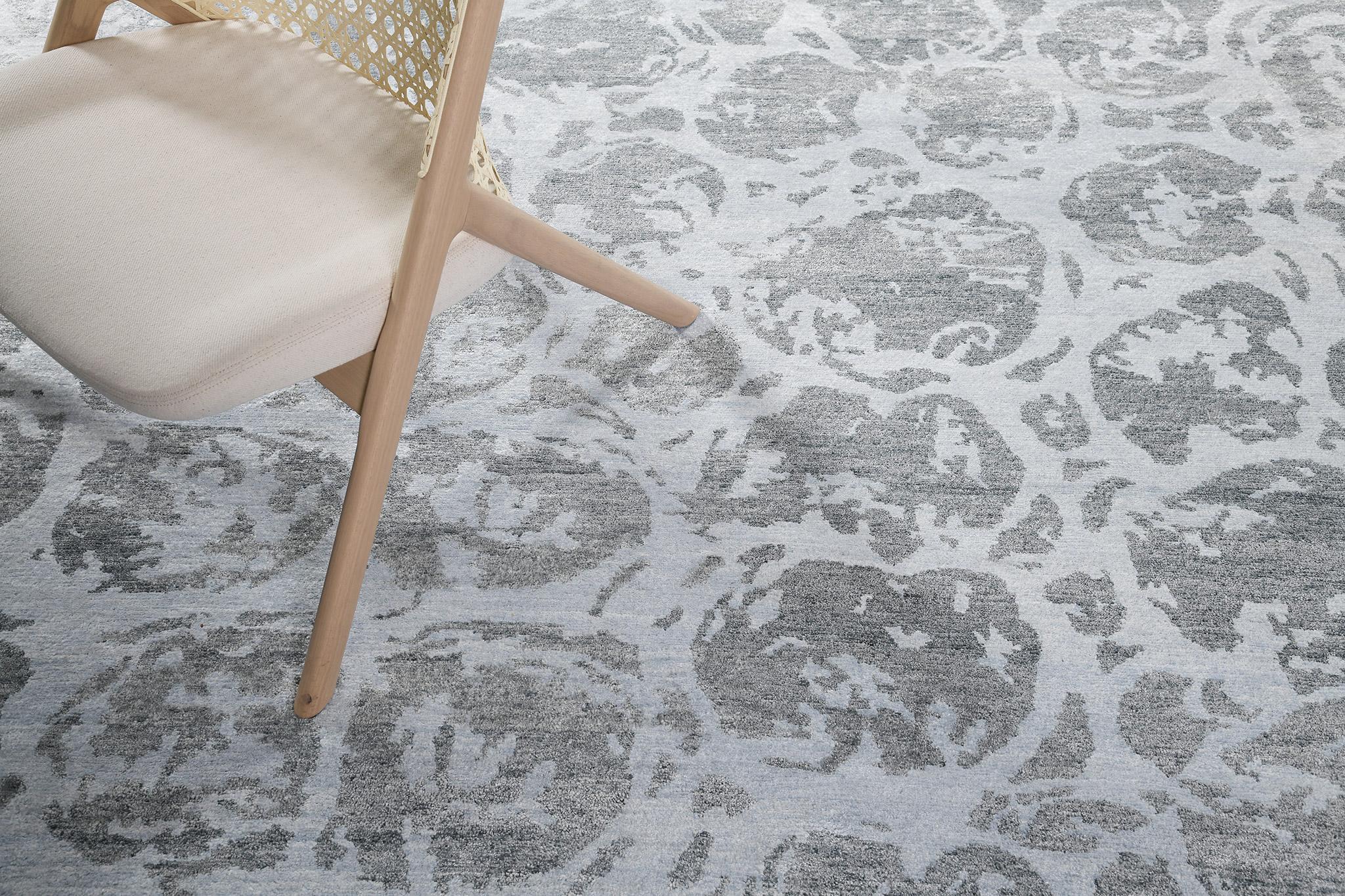 Mehraban Rugs, Tappeto in seta di bambù dal design moderno A1909 In condizioni Nuovo in vendita a WEST HOLLYWOOD, CA