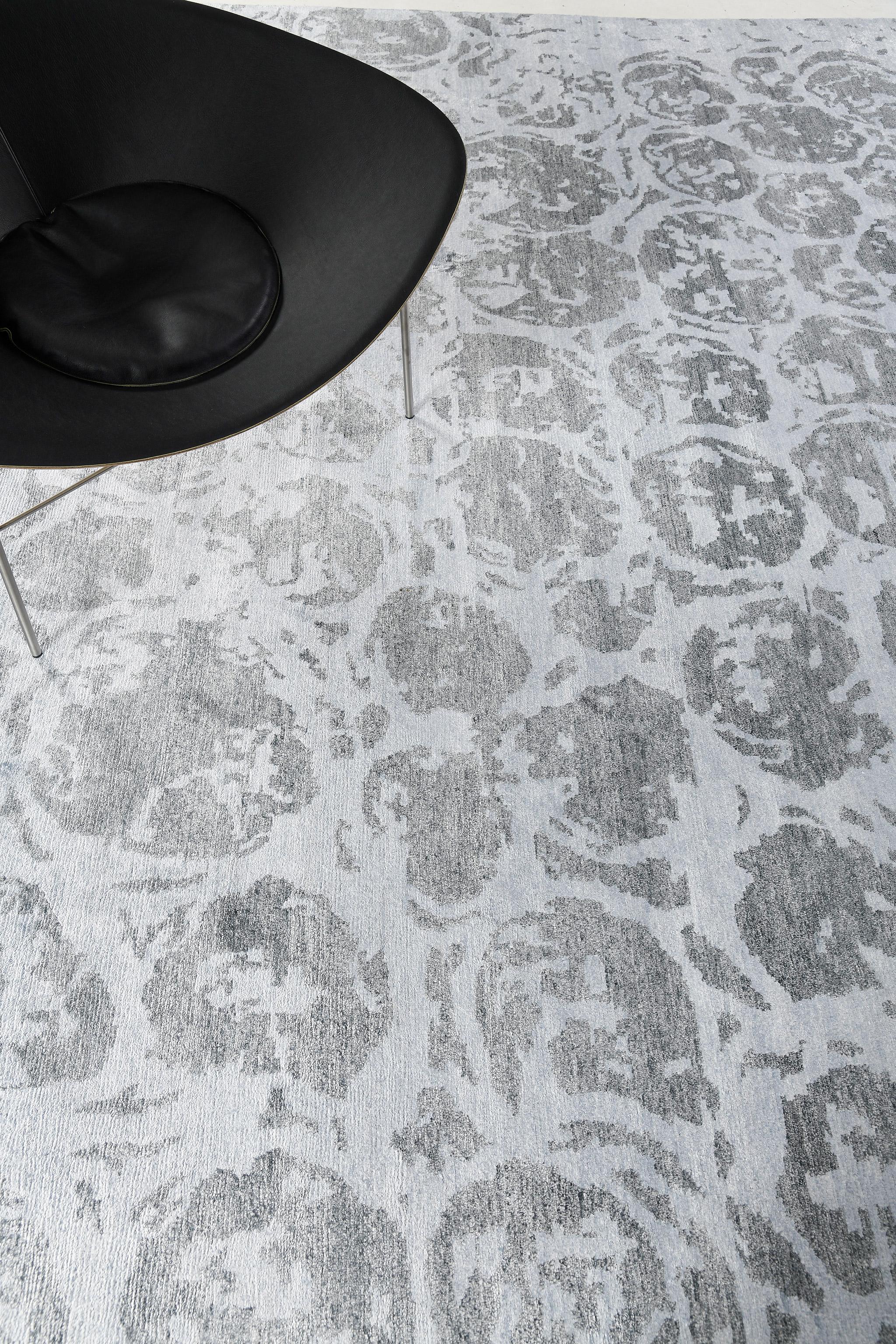 Mehraban Rugs, Tappeto in seta di bambù dal design moderno A1909 In condizioni Nuovo in vendita a WEST HOLLYWOOD, CA