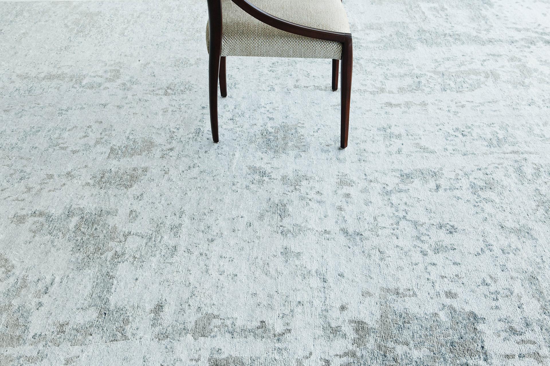 Seta Mehraban Rugs, Tappeto in seta di bambù dal design moderno A2013 in vendita