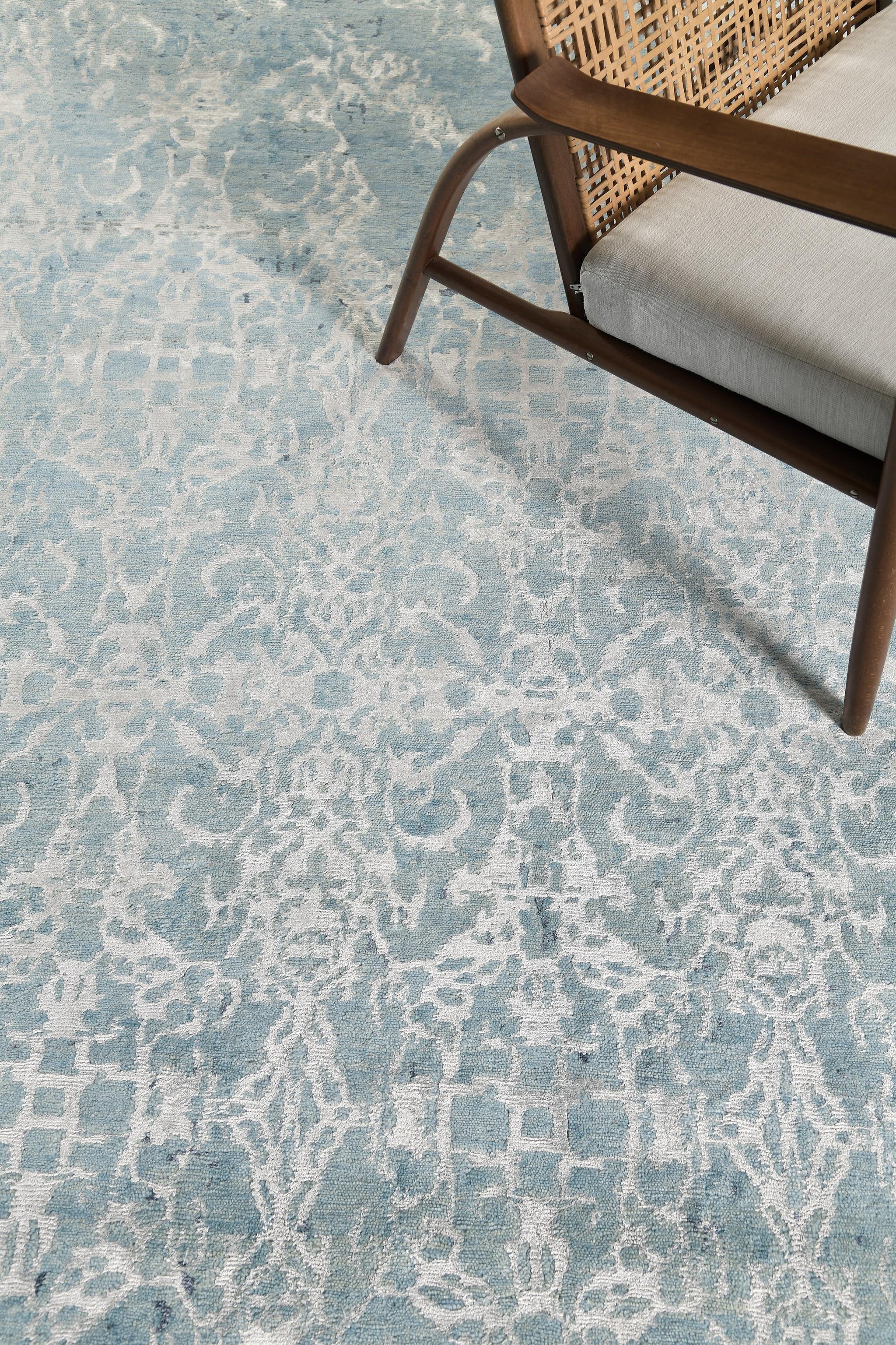 The Dolce Bamboo Silk Rug is a timeless combination of style and practicality. In a beautiful teal, white, gray, black, and sophisticated design, its luxurious construction makes this modern rug a glamorous choice. A creation that will be adored by