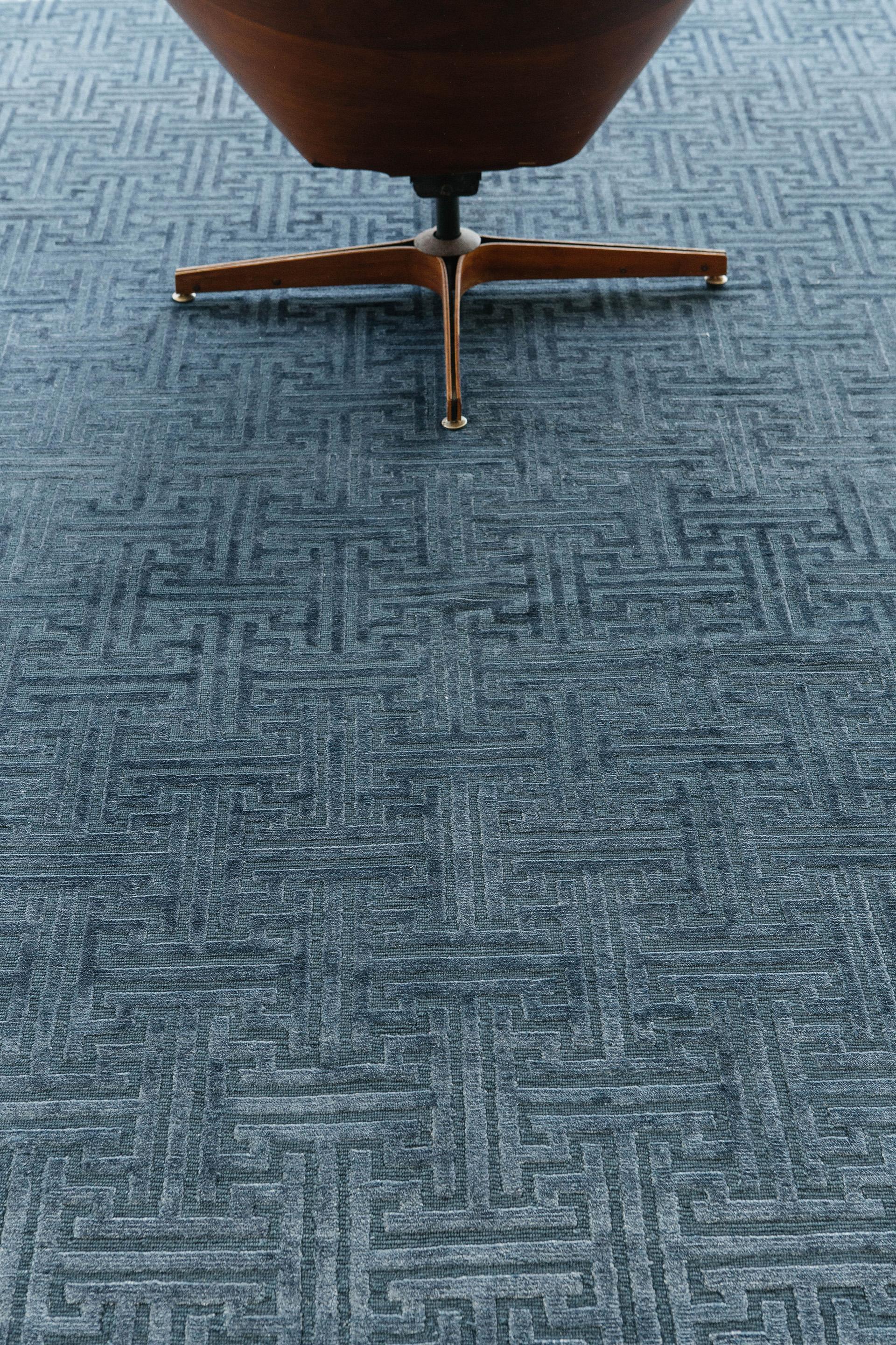 Mehraban Modern Design Bamboo Silk Rug Greeky In New Condition For Sale In WEST HOLLYWOOD, CA