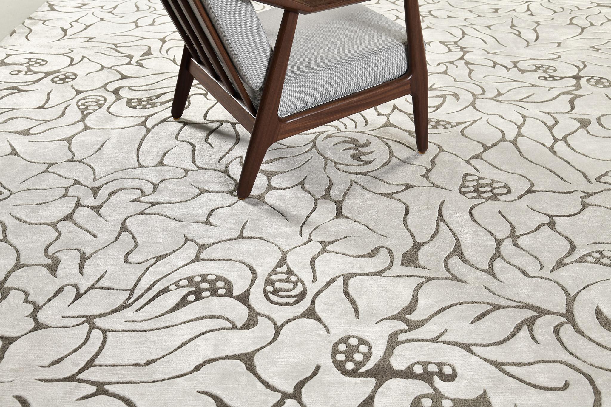 Jardin is a wool and silk that brings out the best of any room space. It's the grayscale doodled theme and outlined floral works that make an outstanding piece of art. Adding these to your collection will be a great investment in a modern