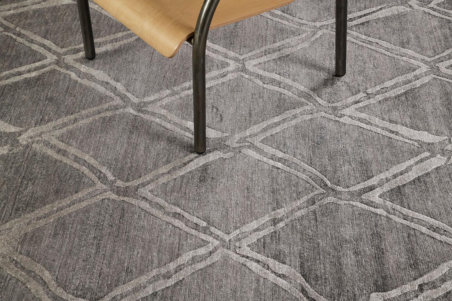 Palisade' is the perfect bamboo silk rug in charcoal gray. The rug's sheen and embossed line work create a diamond lattice pattern that gives the rug an effortlessly chic and luxurious look. Palisade's lustrous silks bring movement to the rug