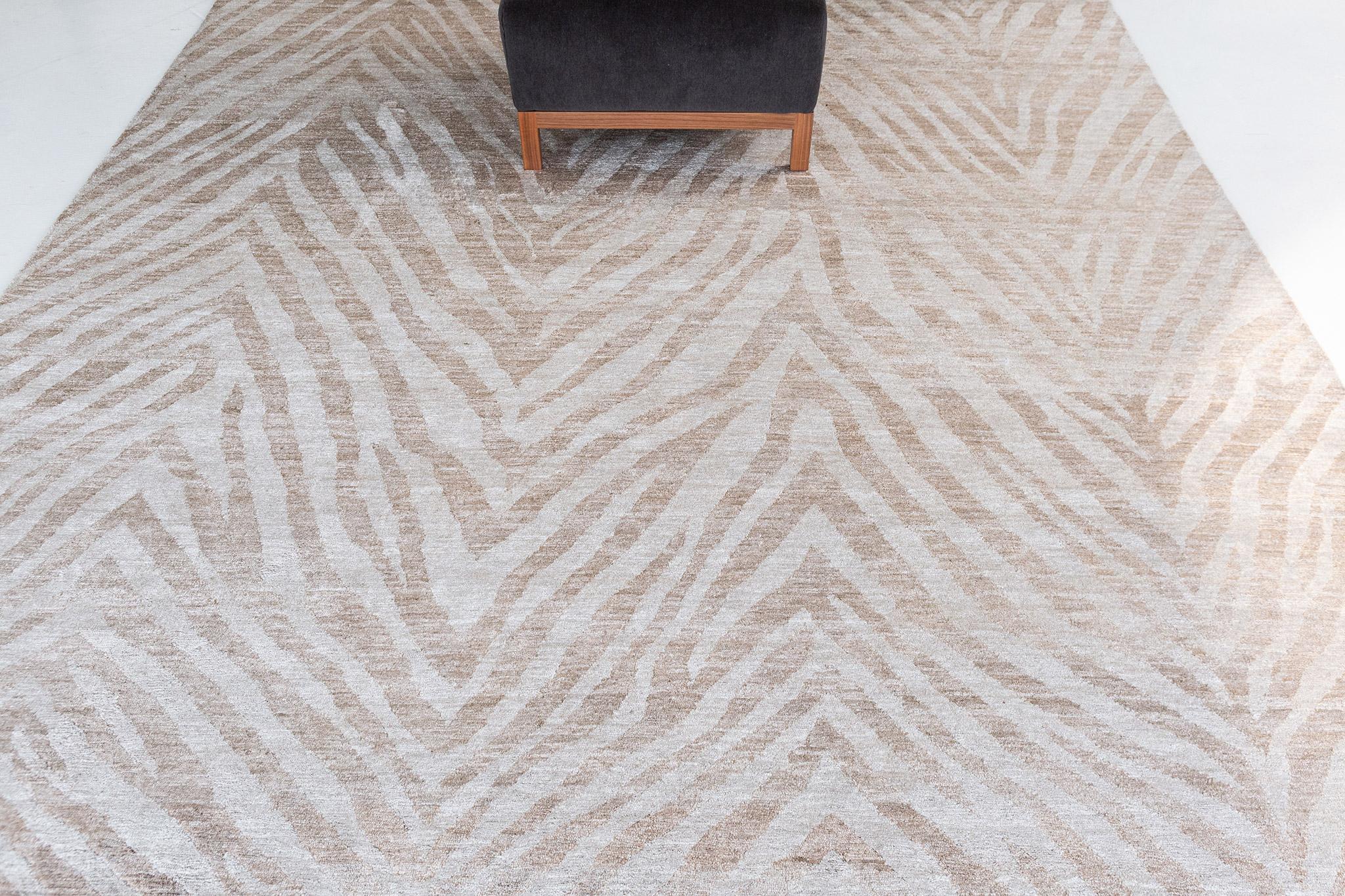 Annodato a mano Mehraban Rugs, Tappeto in seta di bambù dal design moderno Zuri in vendita