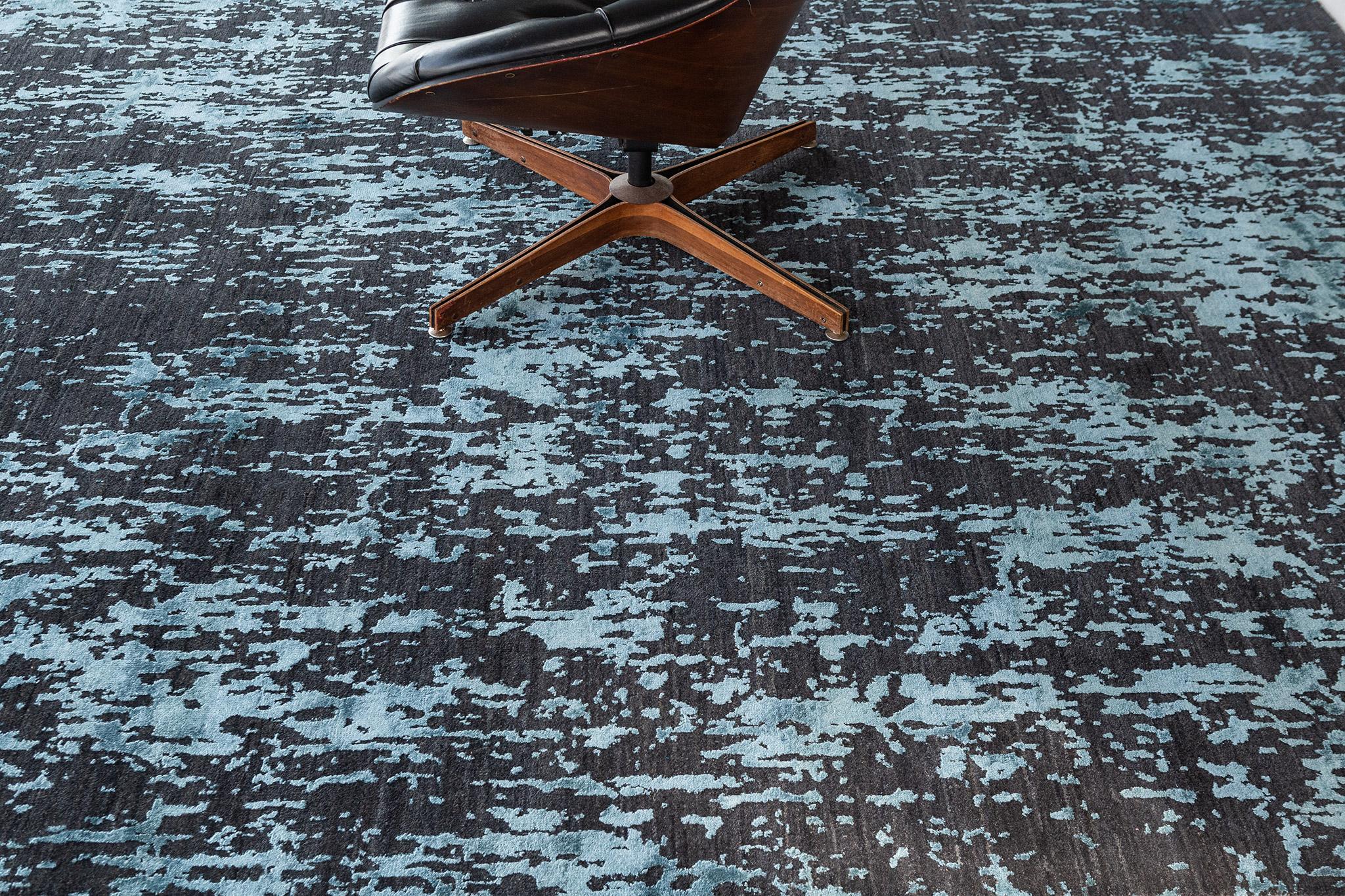 Mezzo is a wool and silk rug in an abstract splash over amazing tones of blacks and mints. A masterpiece that balances the luxurious quality with contemporary and modern spaces.  An eye-catcher that would be loved by your guests.

Rug