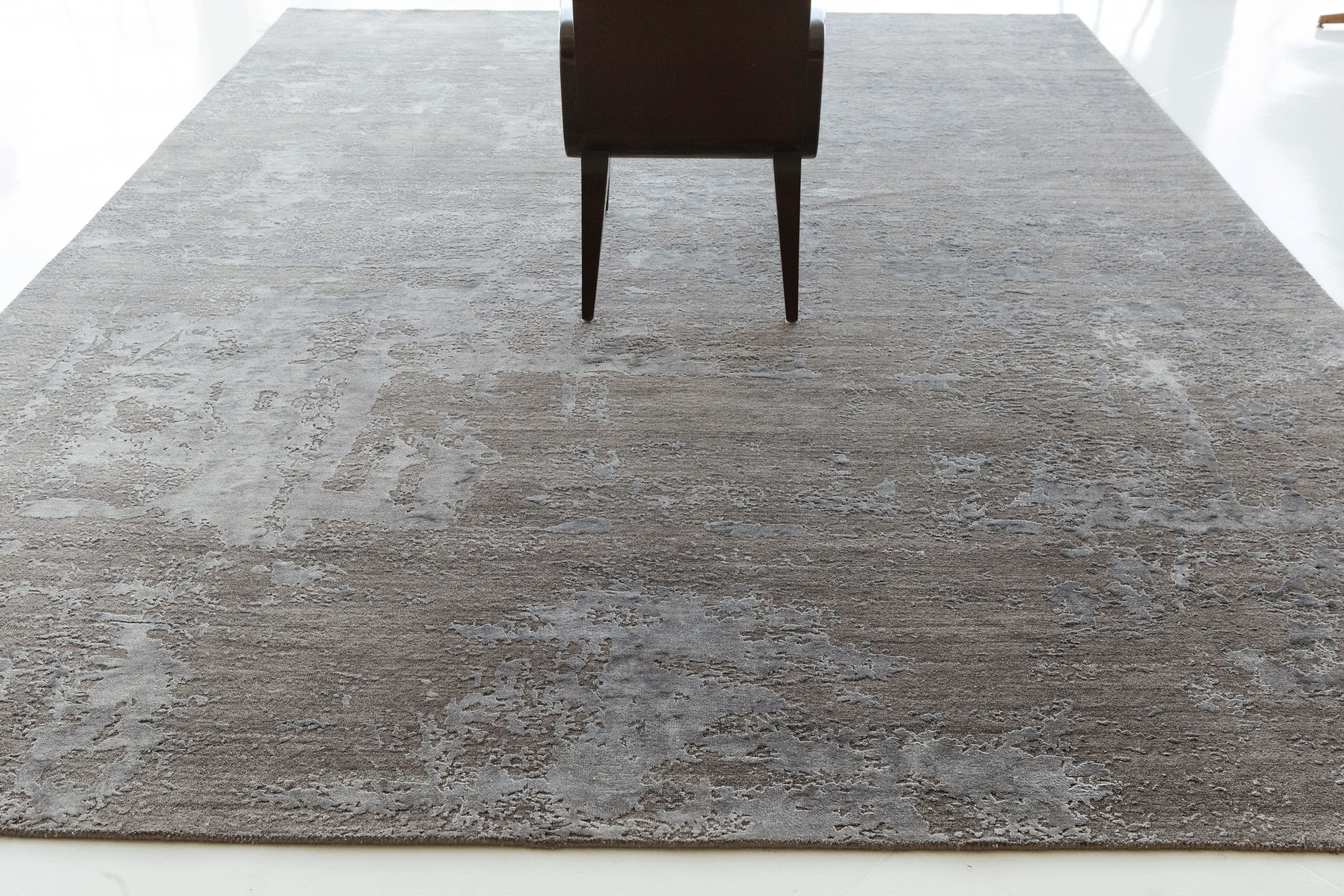 Contemporary Mehraban Modern Design Mezzo Collection Wool & Silk Embossed Rug ESK431 For Sale