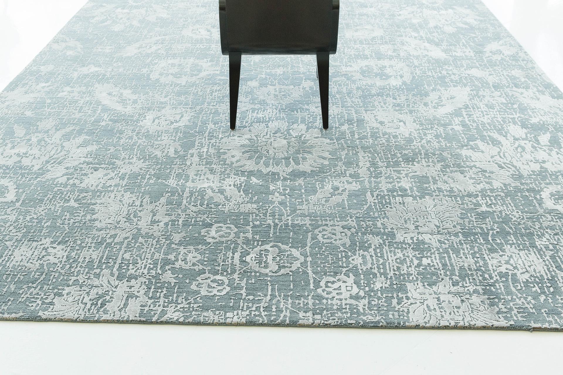Contemporary Mehraban Modern Design Mezzo Collection Wool & Silk Embossed Rug ESK634 For Sale
