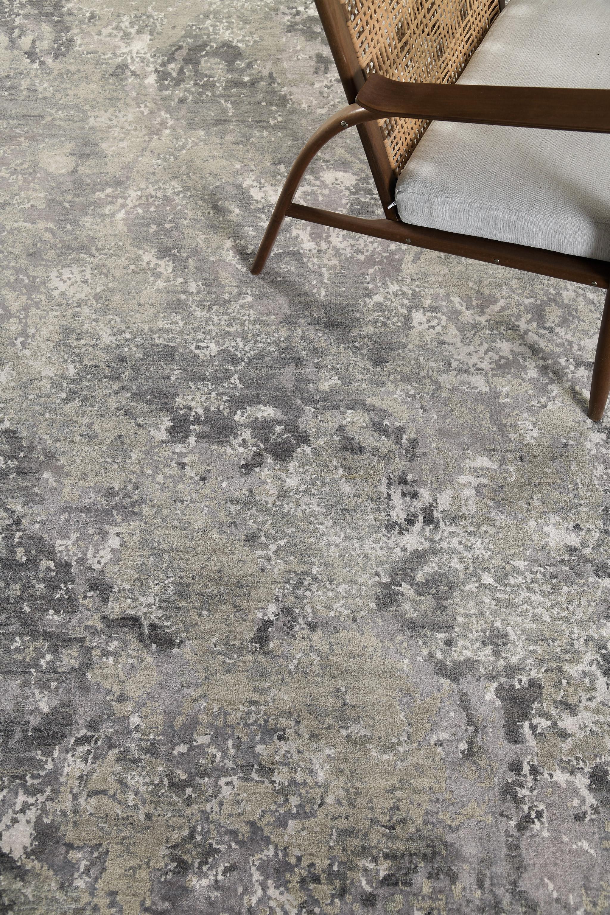 Hand-Knotted Mehraban Modern Design Mezzo Collection Wool & Silk Embossed Rug Misto For Sale