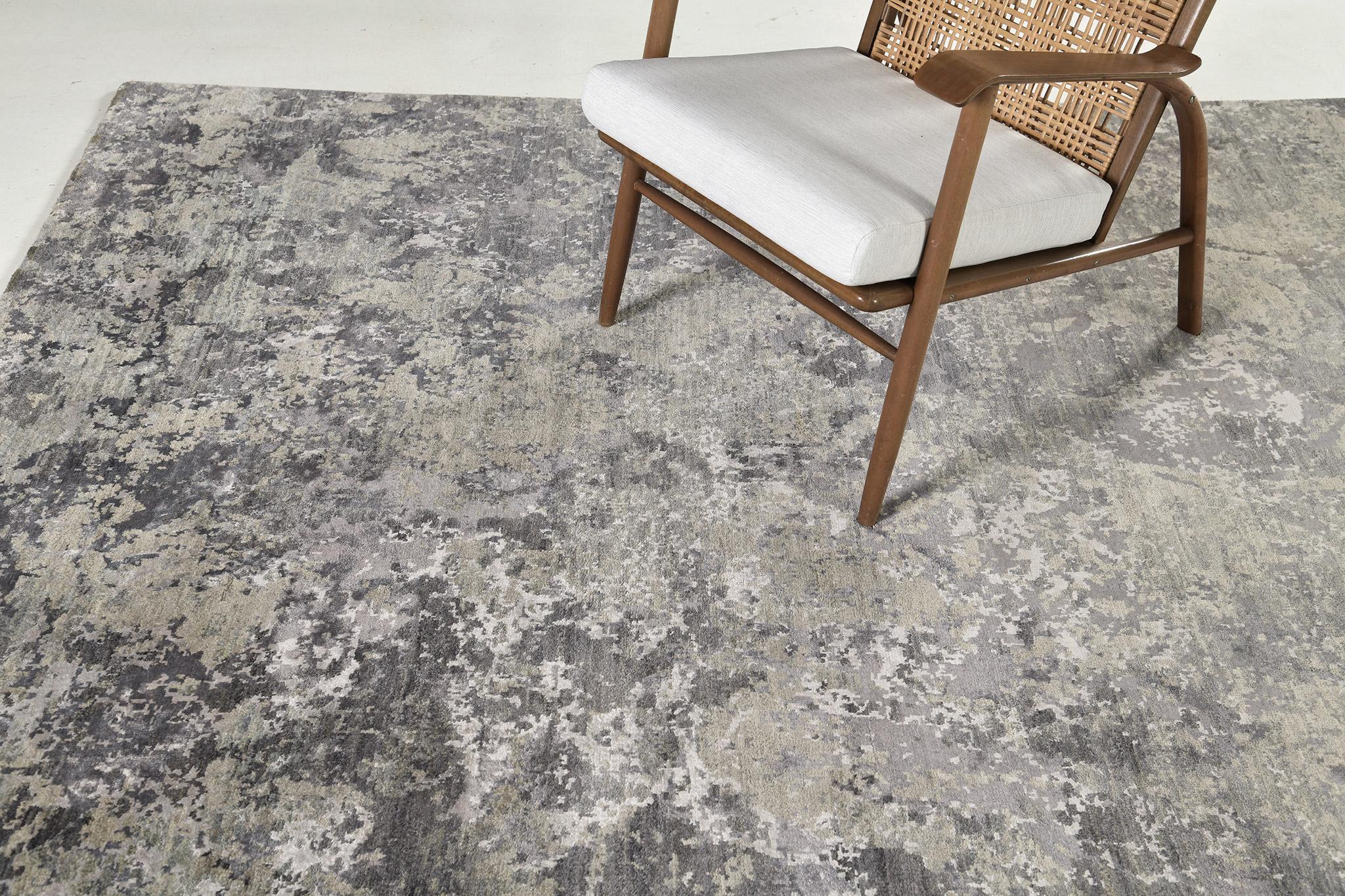 Contemporary Mehraban Modern Design Mezzo Collection Wool & Silk Embossed Rug Misto For Sale