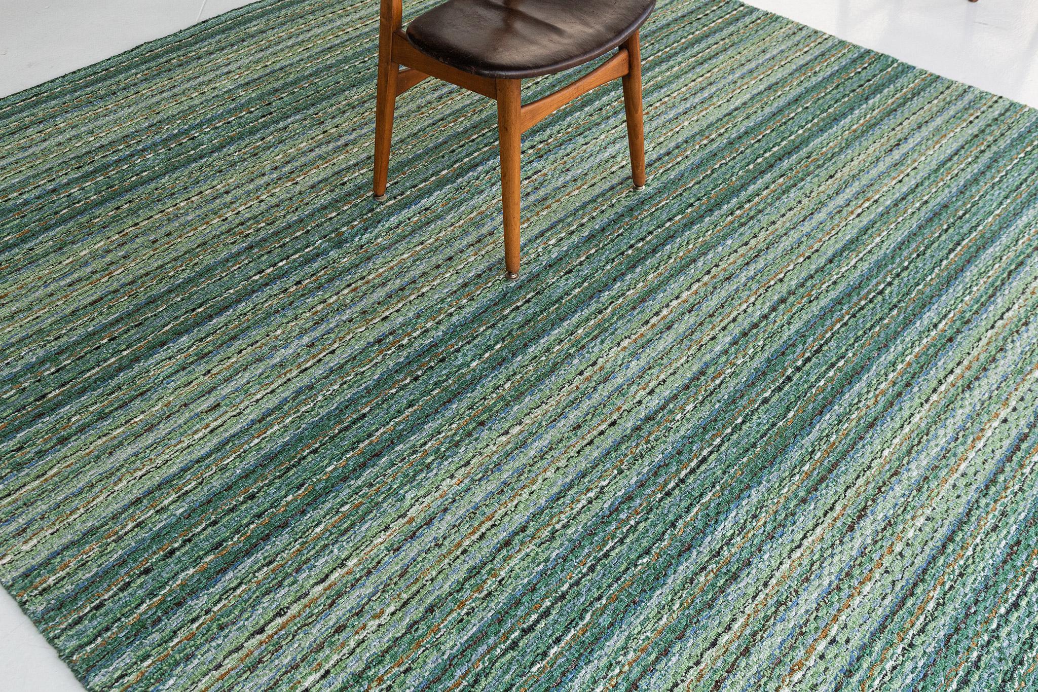 Un fascinant tapis moderne tissé à la main dans notre Collection S. Luca. Le délicat tapis de style côtelé dans des tons vibrants de vert et de jaune lui donne un air sophistiqué et festif. La répétition des détails des poils confère également à