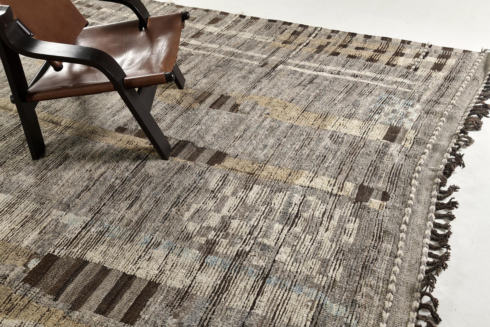 Nakhla is a natural earth-toned rug and a modern interpretation of the Moroccan world. These rugs' irregular patches of cream, gold, and gray resemble the fibers of nature and their ability to be used for crafts such as cords and basketry. Designed
