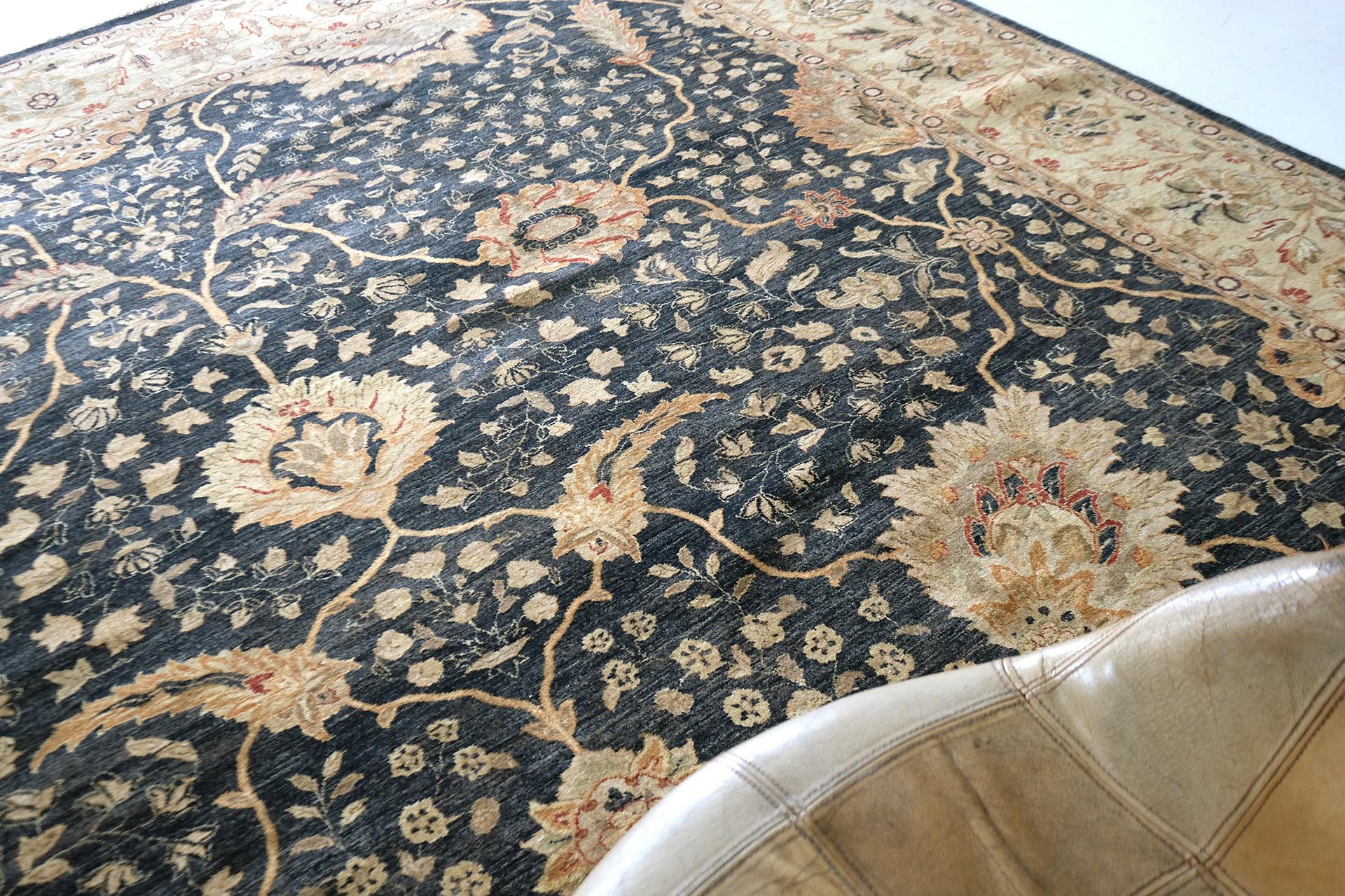 Mehraban Natural Dye Antique Oushak Revival Rug In New Condition For Sale In WEST HOLLYWOOD, CA