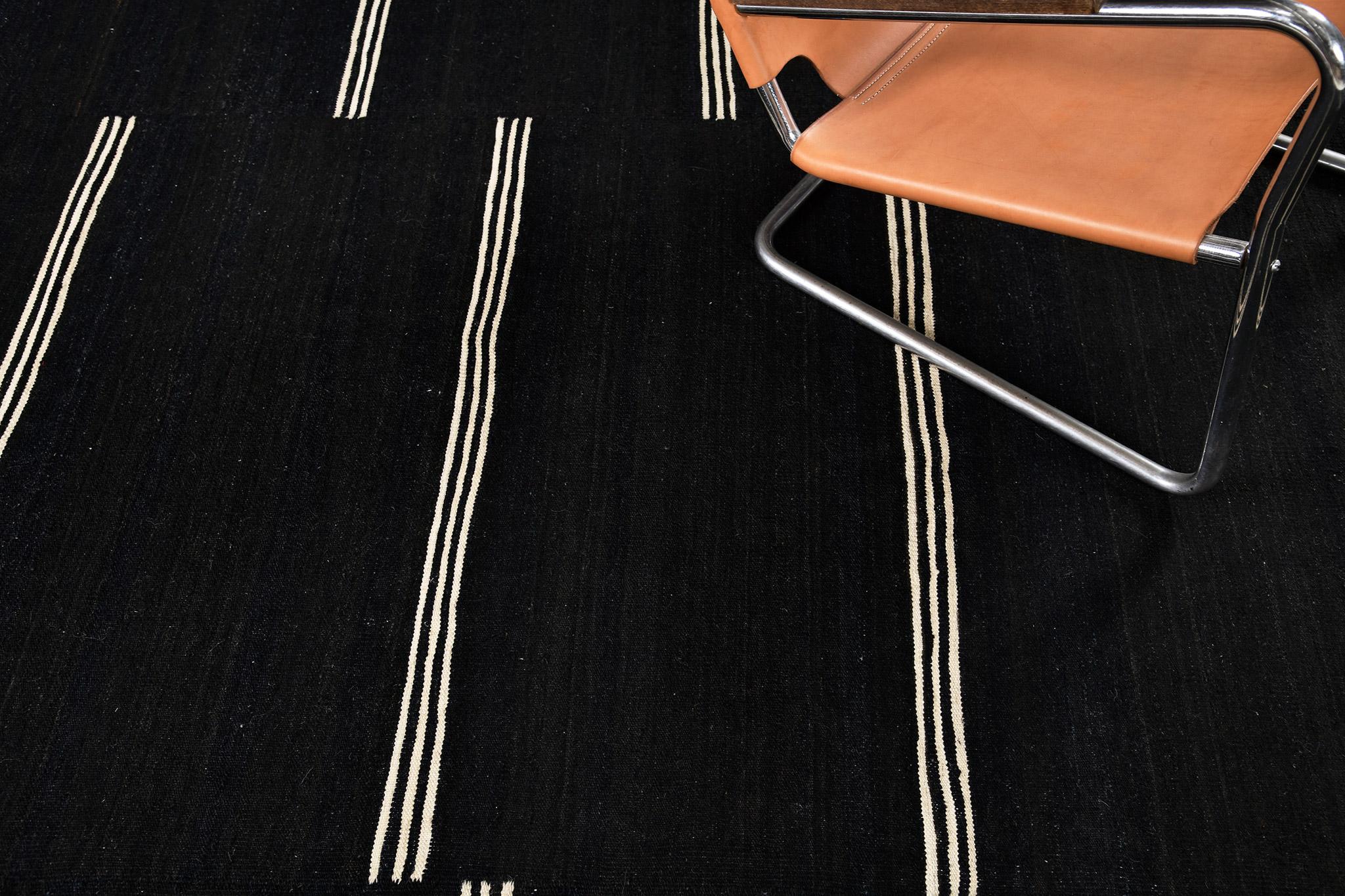 Mehraban Tejido plano de tinte natural Kilim Anudado a mano en venta