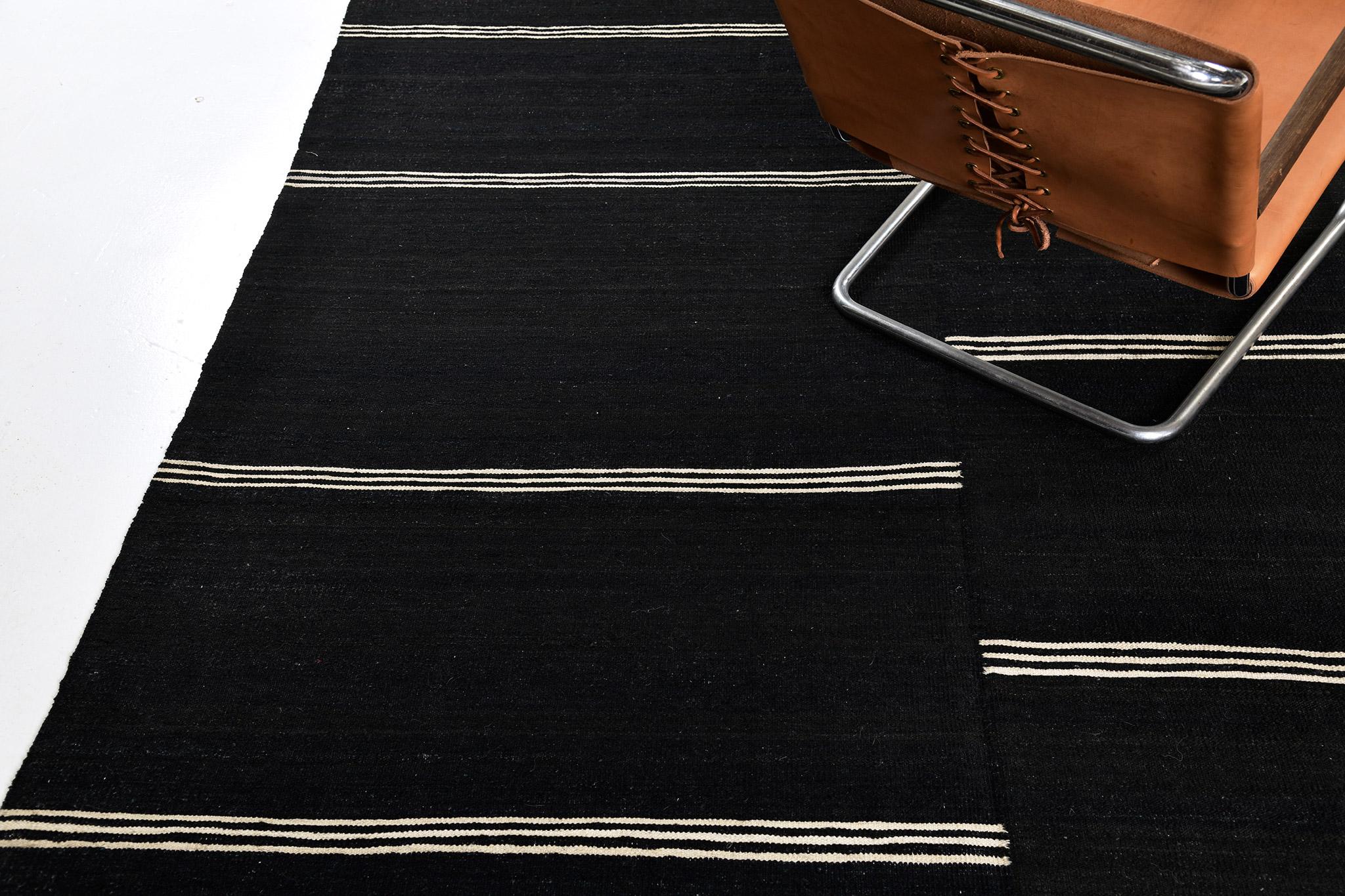 Mehraban Tejido plano de tinte natural Kilim en venta 1