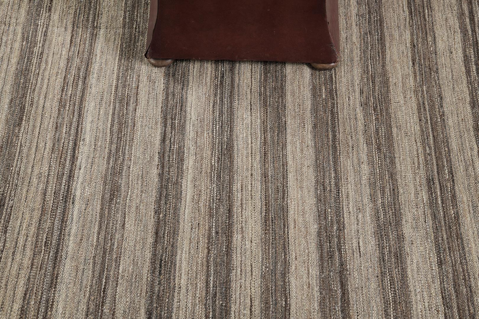 Las alternancias de marrón claro y oscuro mezclados muestran lo impresionante que será. Esta alfombra de tejido plano Kilim in Square expresa su sencillez y encanto para añadir belleza a tu interior. Una alfombra como ésta complementará cualquier