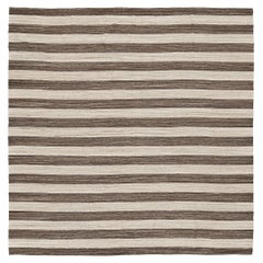 Tapis carré Mehraban à tissage plat teinté naturel de la collection Kilim Puro