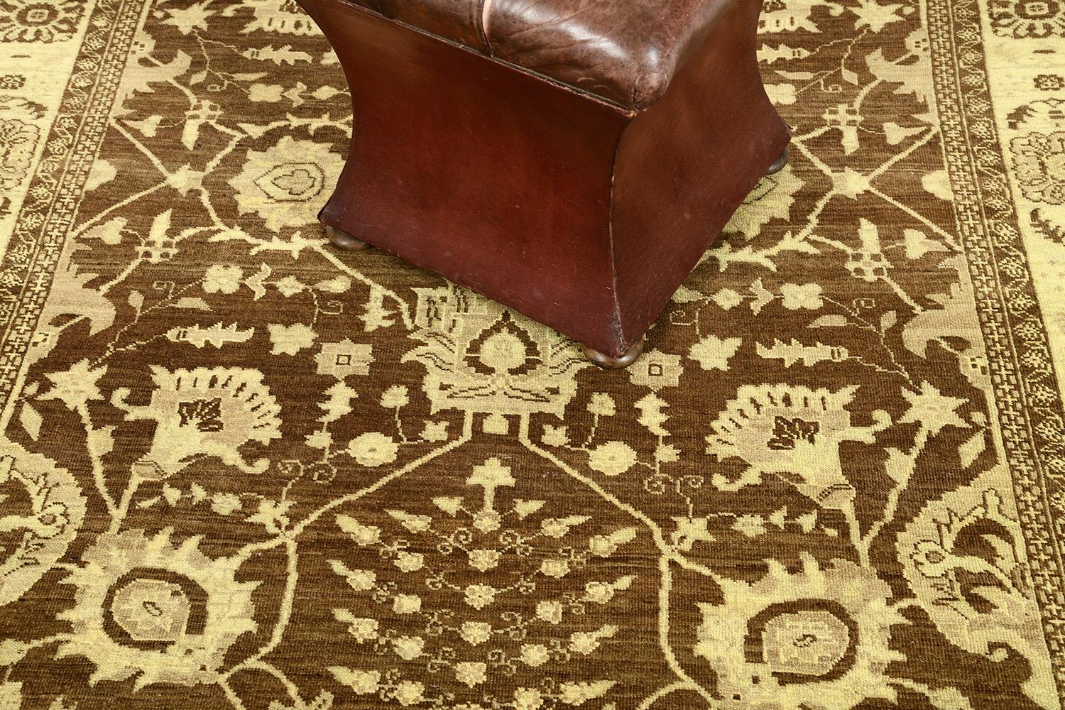 Mehraban Natural Dye Sultanabad Design Rug In New Condition In WEST HOLLYWOOD, CA