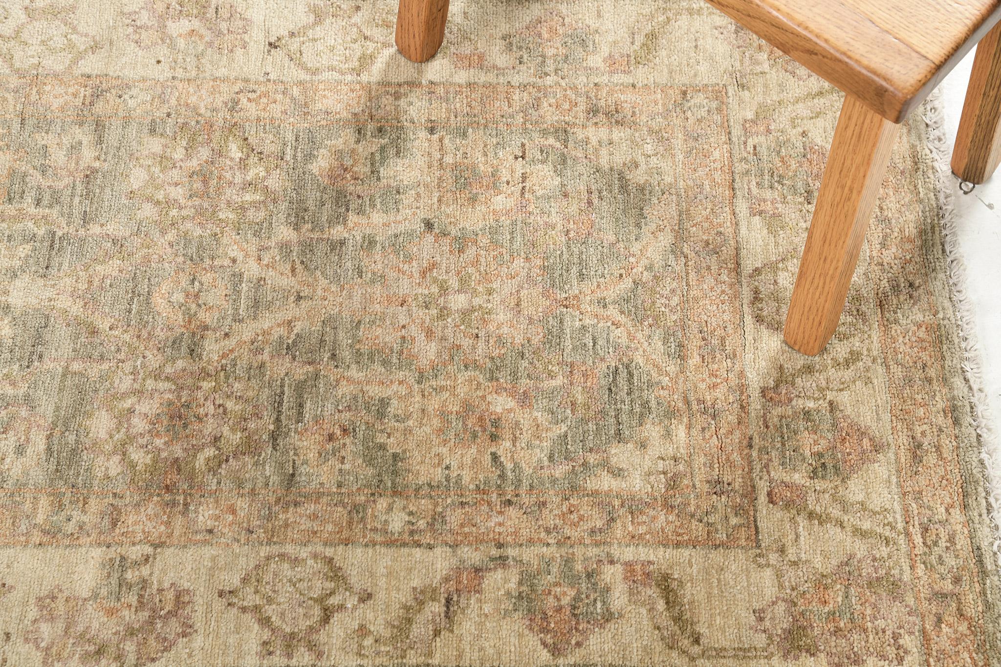 Mehraban Natural Dye Sultanabad Revival Rug In New Condition For Sale In WEST HOLLYWOOD, CA