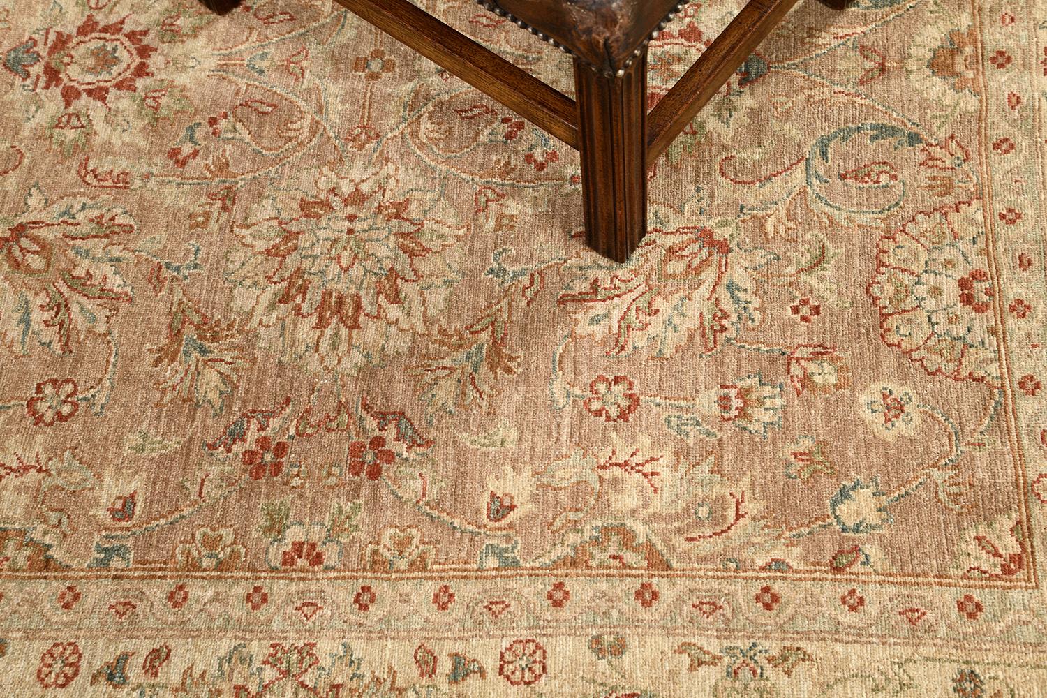 Mehraban Natural Dye Sultanabad Revival Rug In New Condition For Sale In WEST HOLLYWOOD, CA