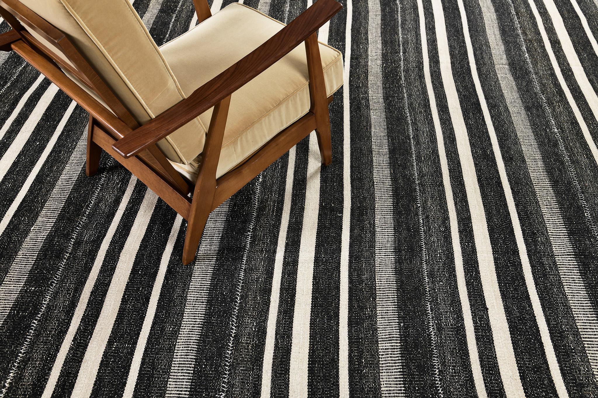Mehraban Persischer Flachgewebe Jejim Kelim Quadratischer Teppich 26968 aus Persisch (Wolle) im Angebot