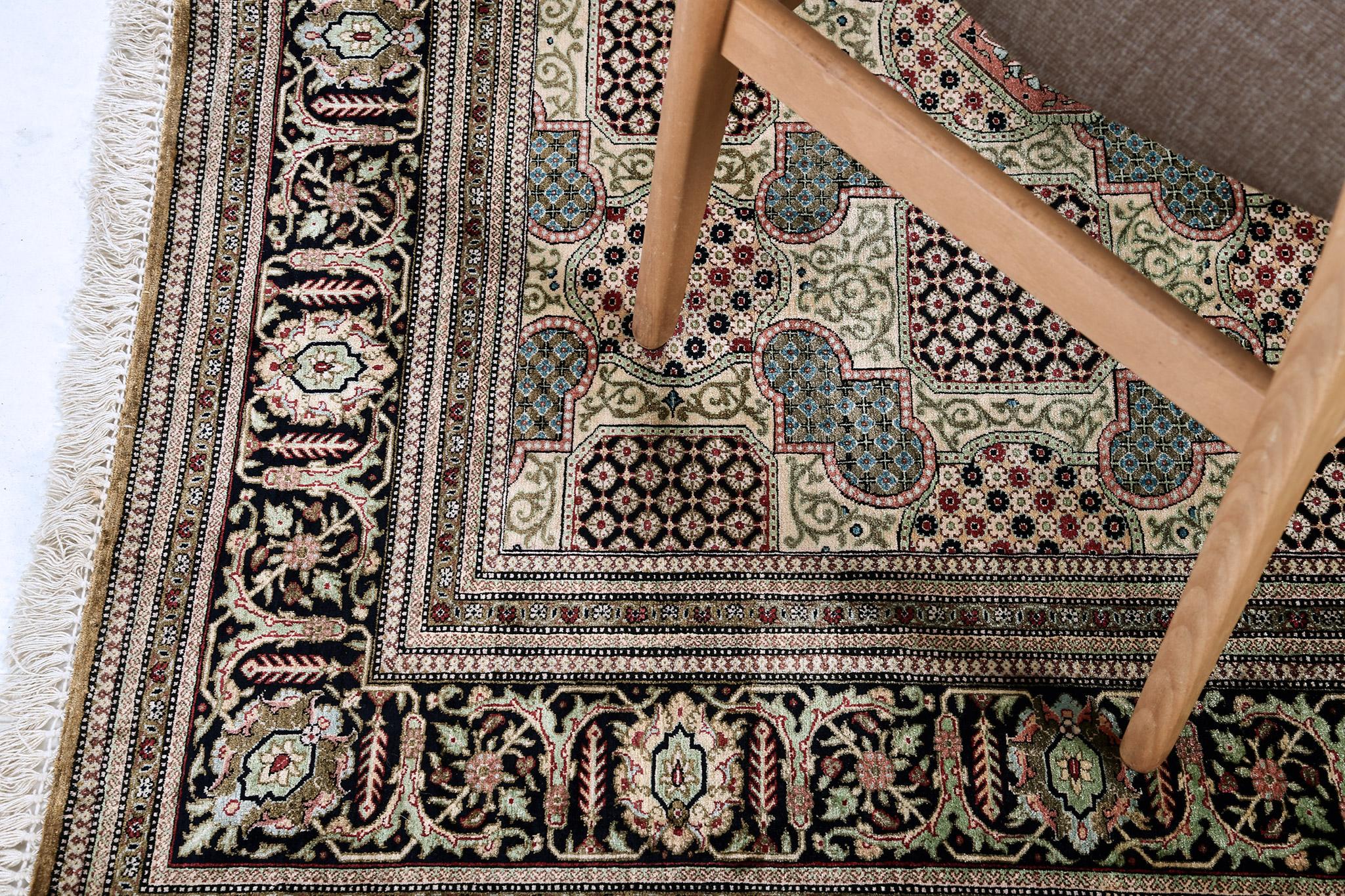XXI secolo e contemporaneo Seta persiana Mehraban Qum in vendita
