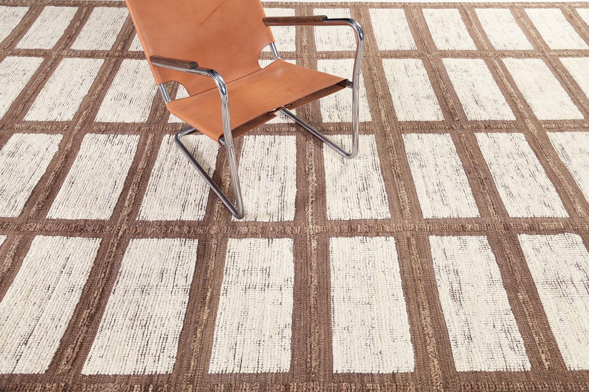 Jawahir est un tapis aux tons neutres et une interprétation moderne du monde marocain. Les taches irrégulières de taupe et de charbon de bois de ces tapis rappellent les fibres de la nature et leur capacité à être utilisées pour l'artisanat, comme