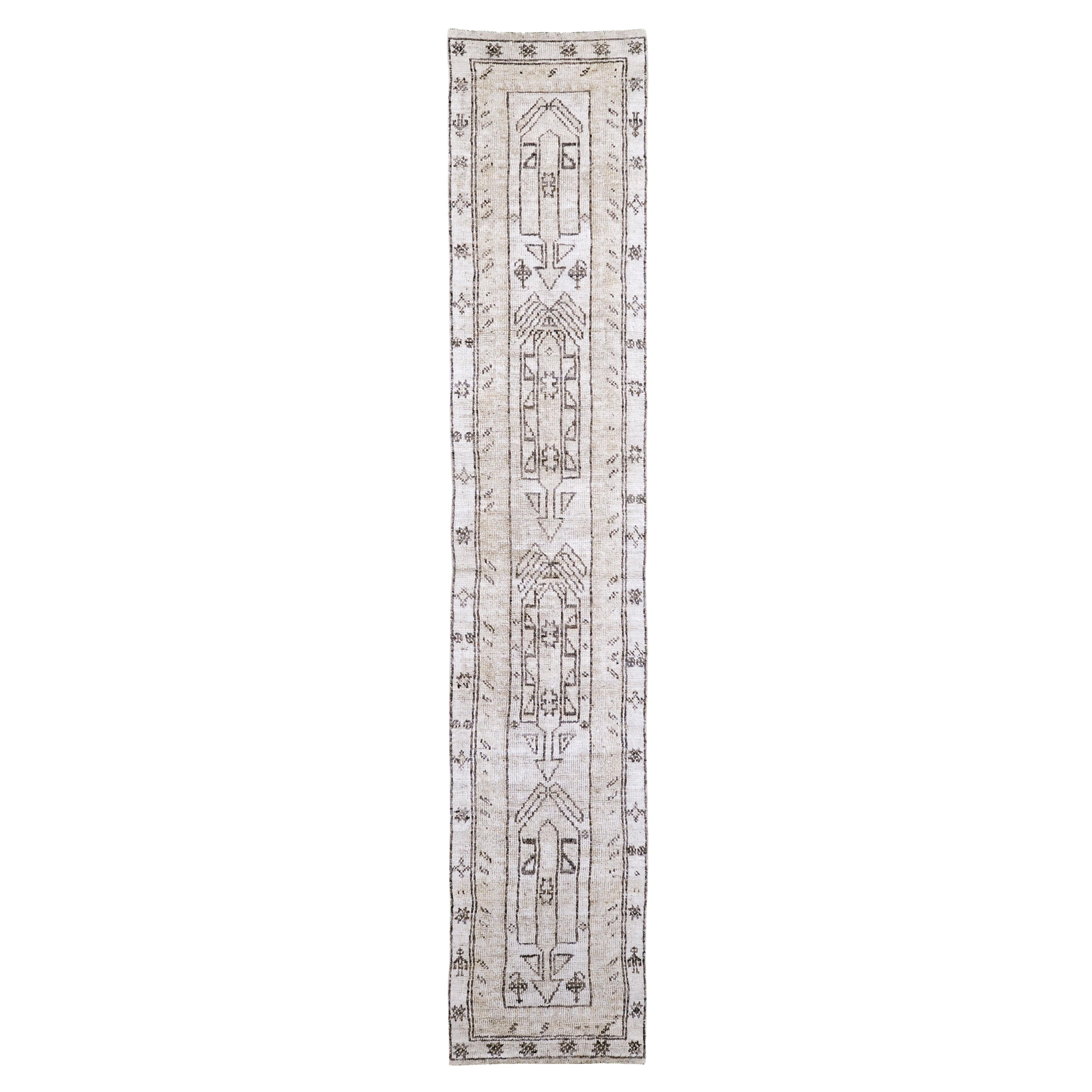 Mehraban Sarandaze Runner, Domicile Collection